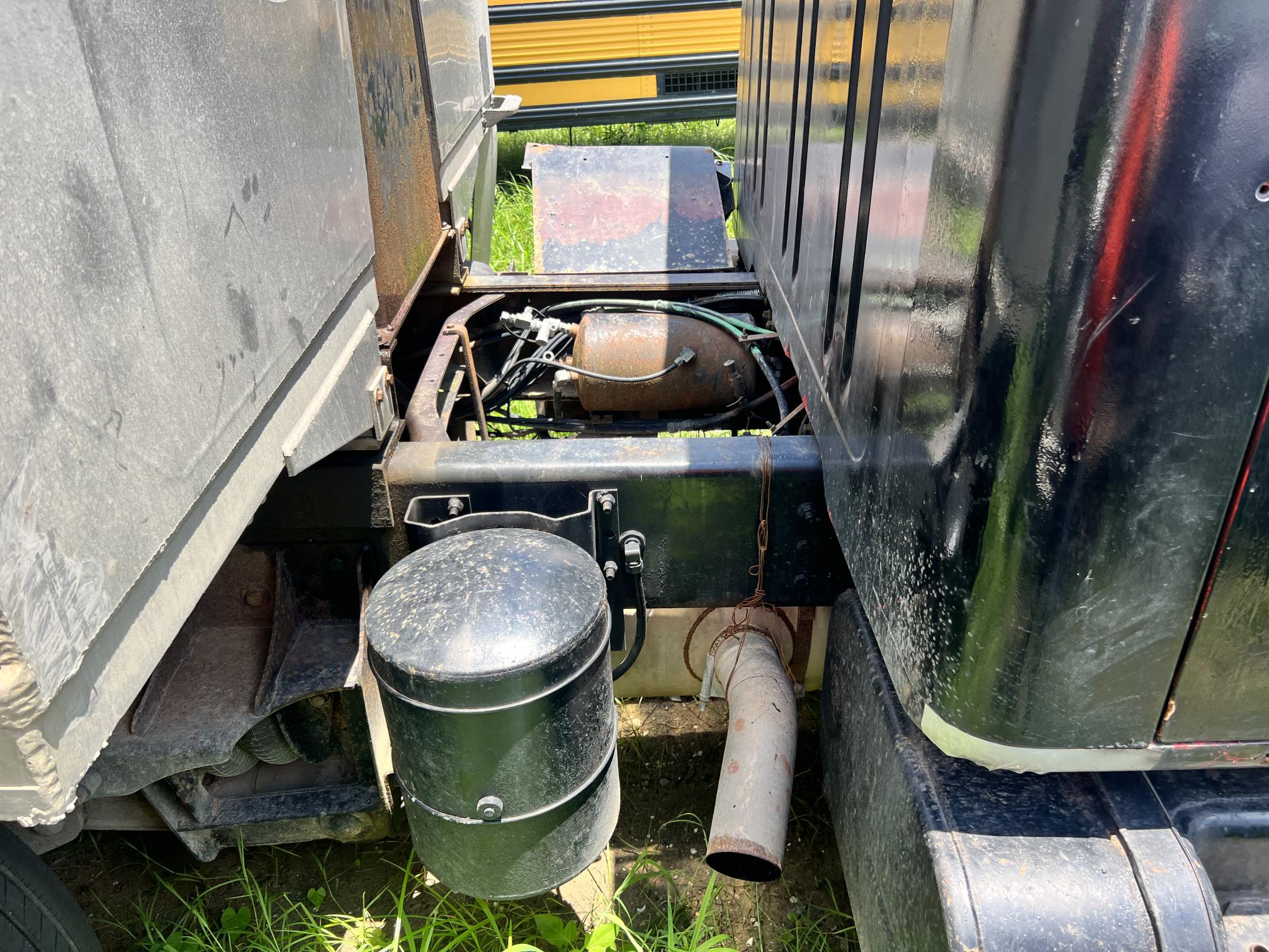 1997 INTERNATIONAL F4900 - Image 8