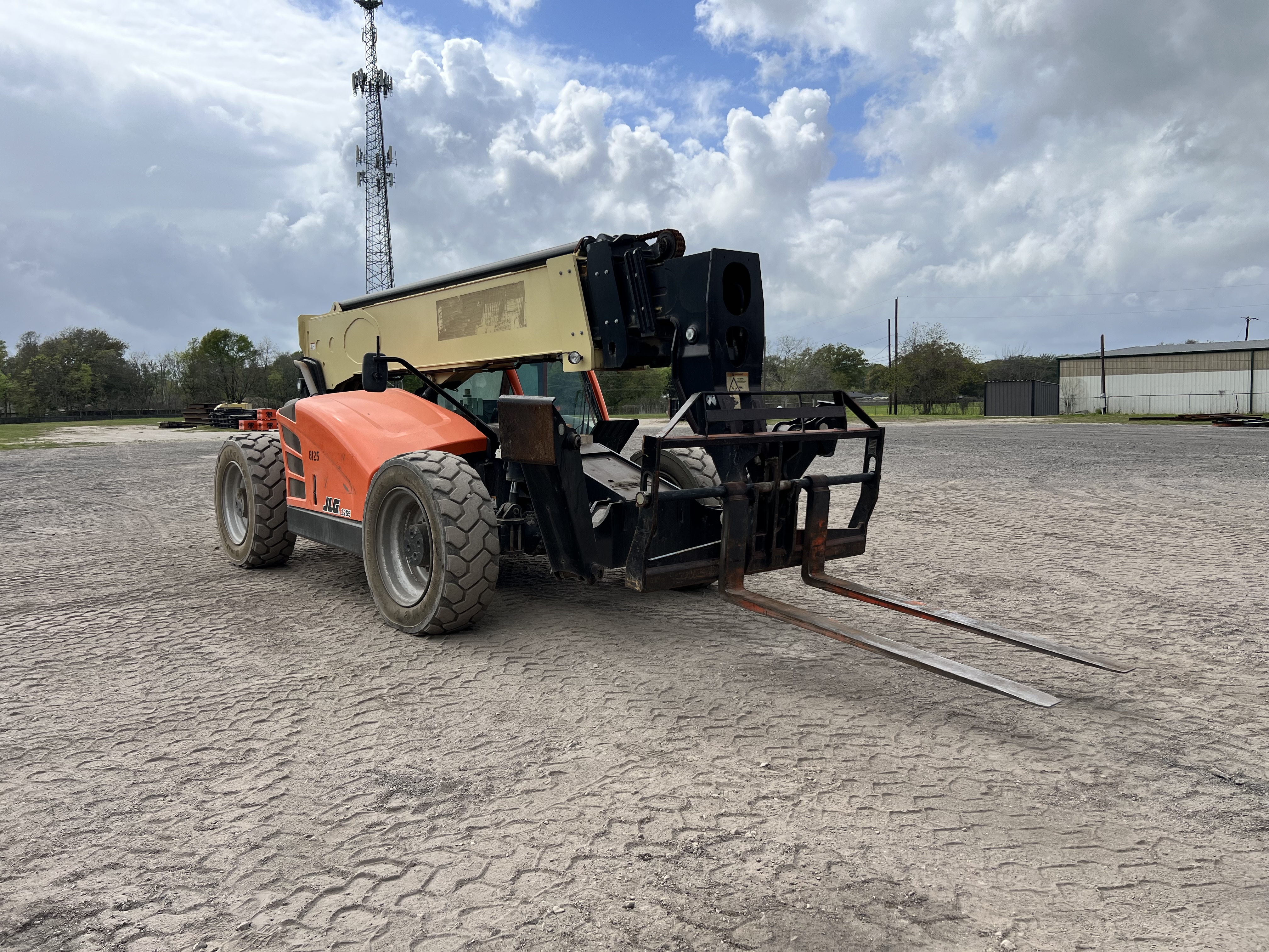 2017 JLG 1255 - Image 2