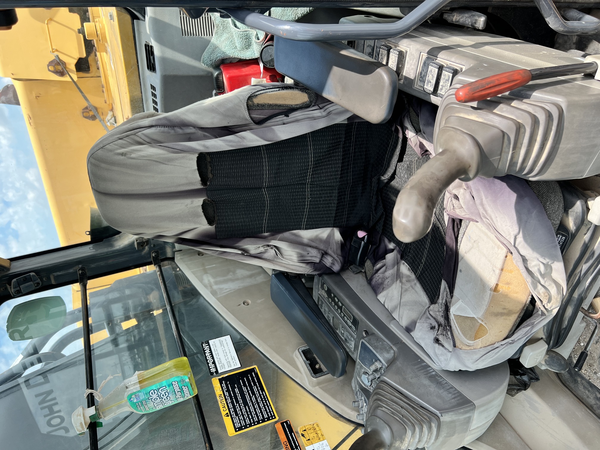 2011 DEERE 450D LC - Image 26