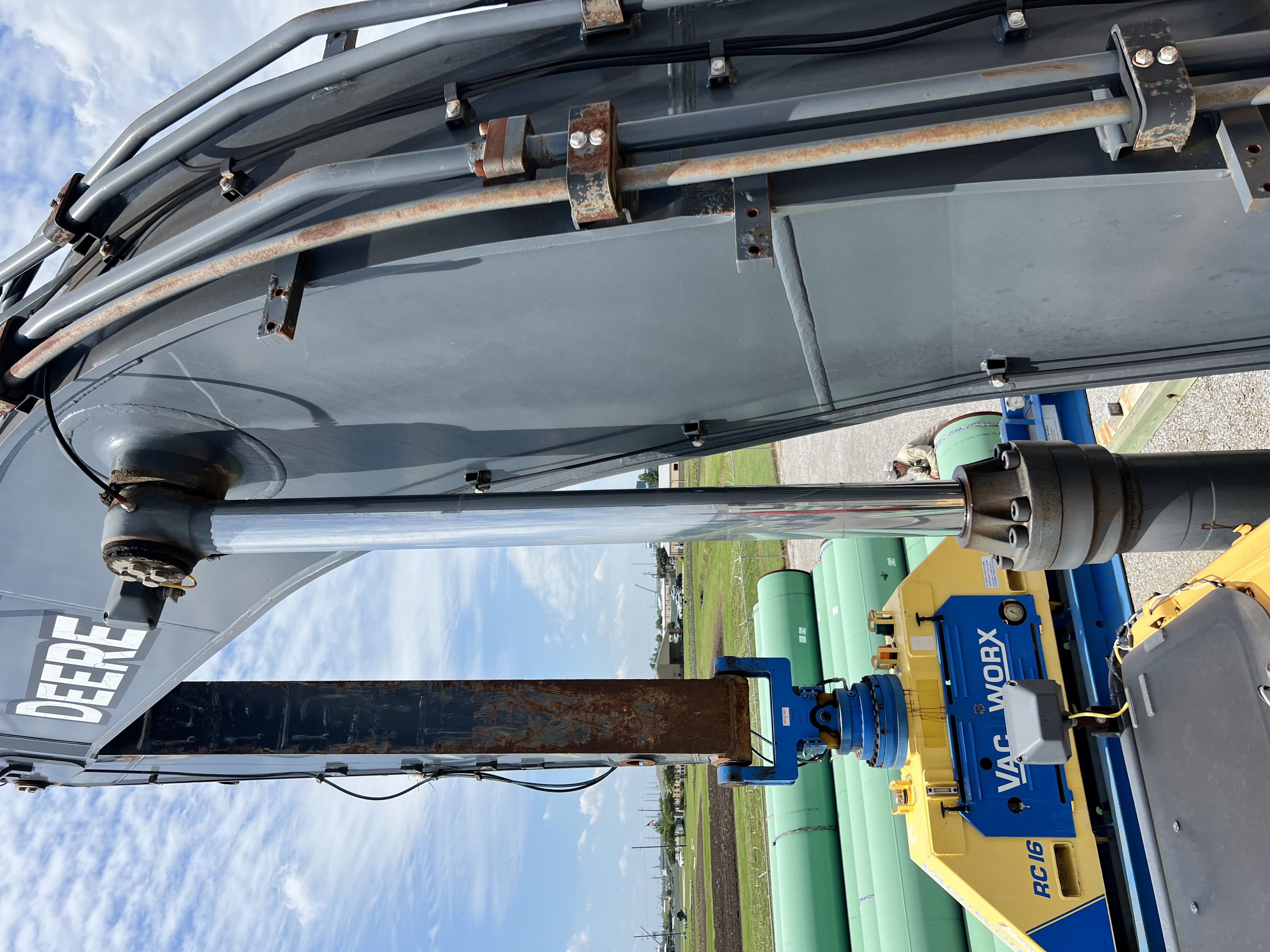 2011 DEERE 450D LC - Image 30