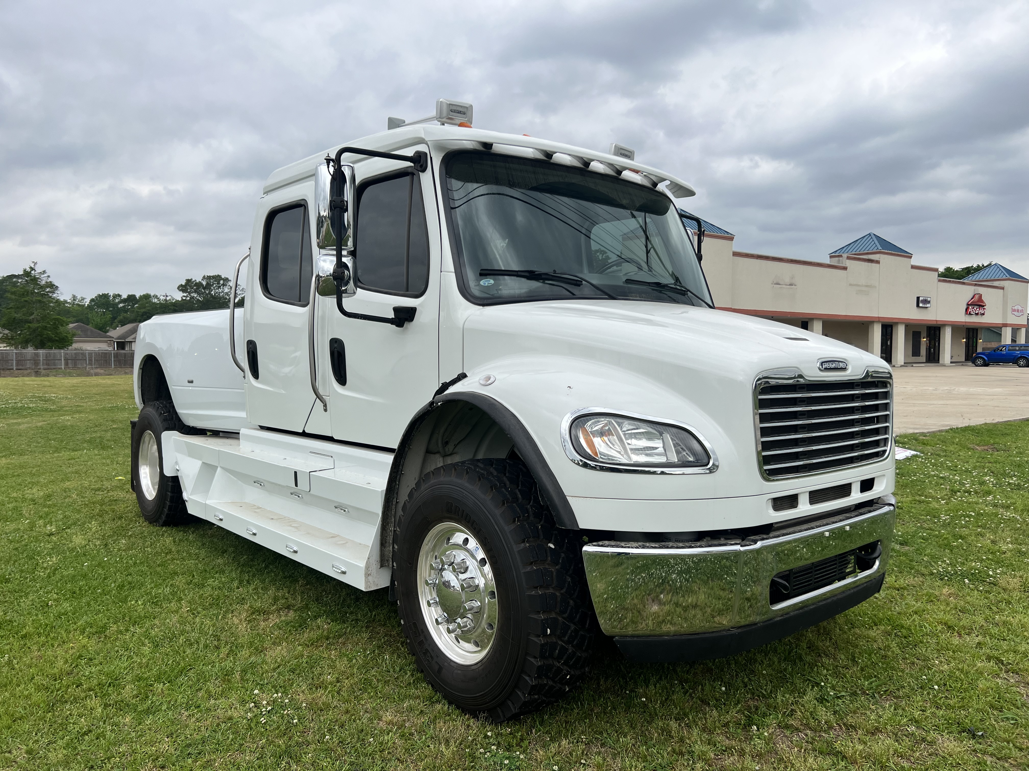 2014 FREIGHTLINER M2 Sport Chassis 