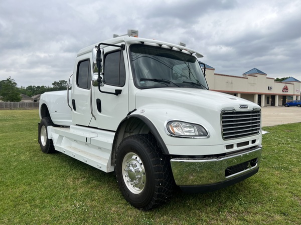 2014 FREIGHTLINER M2 Sport Chassis 