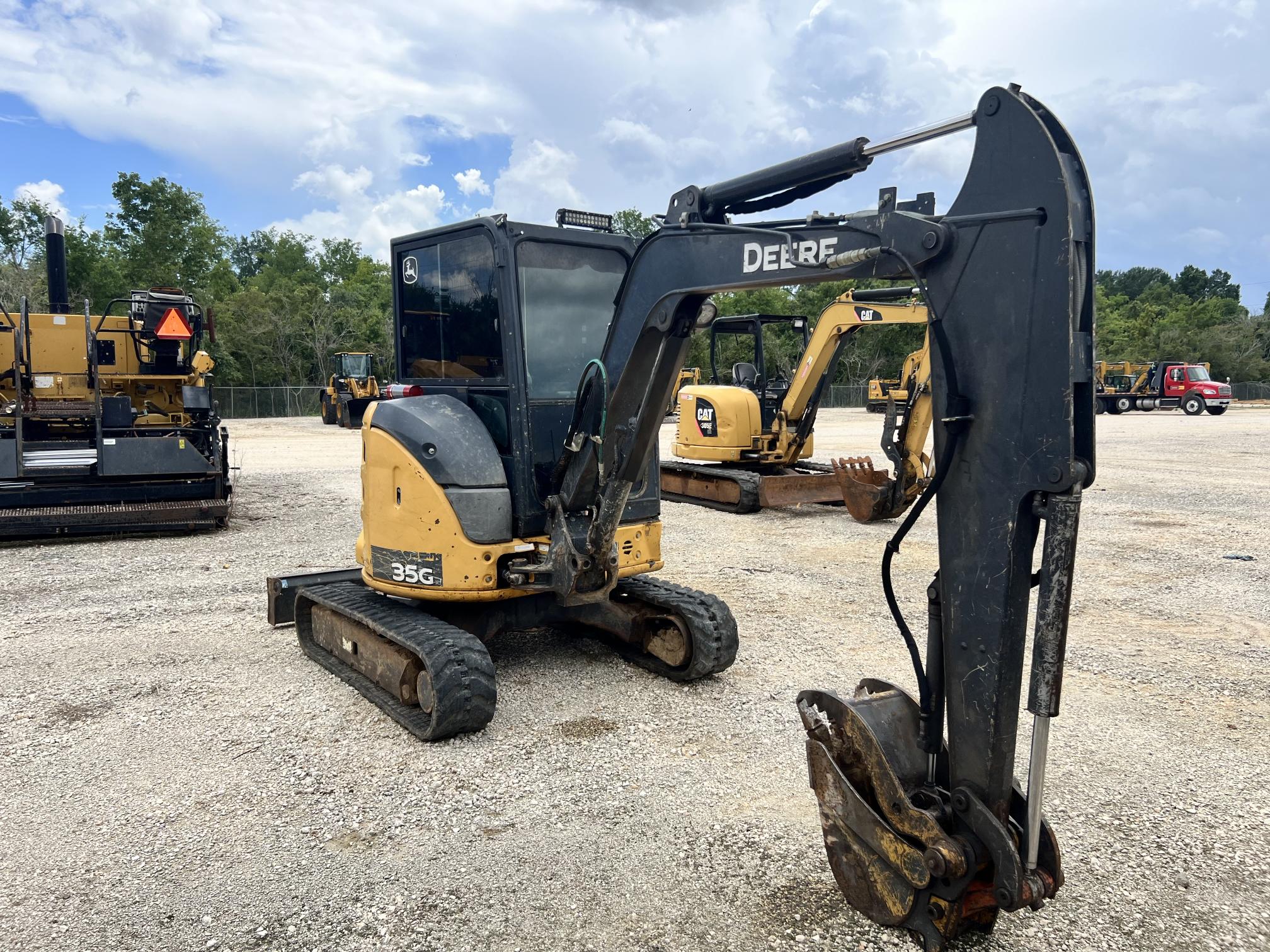 2017 DEERE 35G - Image 4