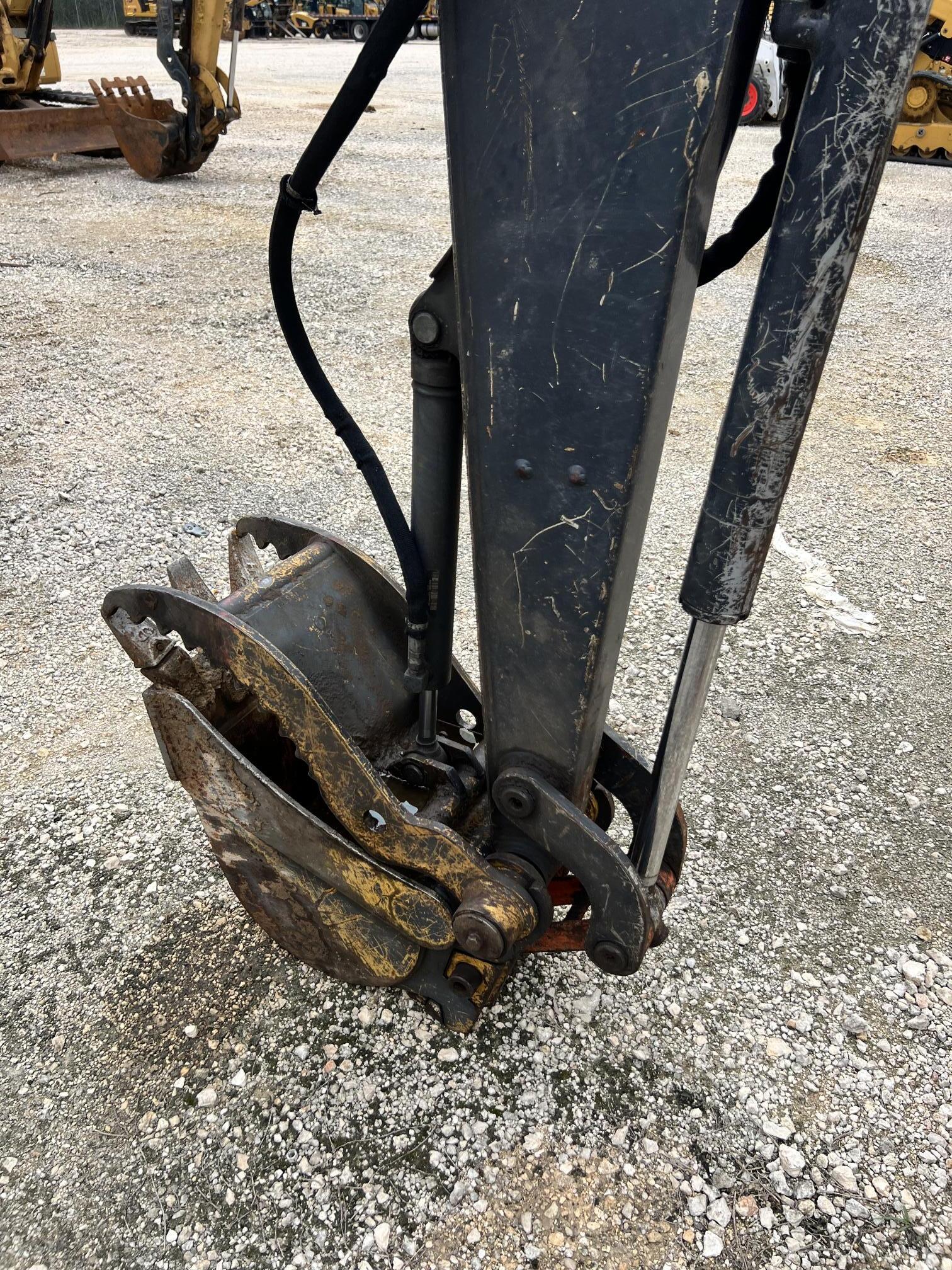 2017 DEERE 35G - Image 13