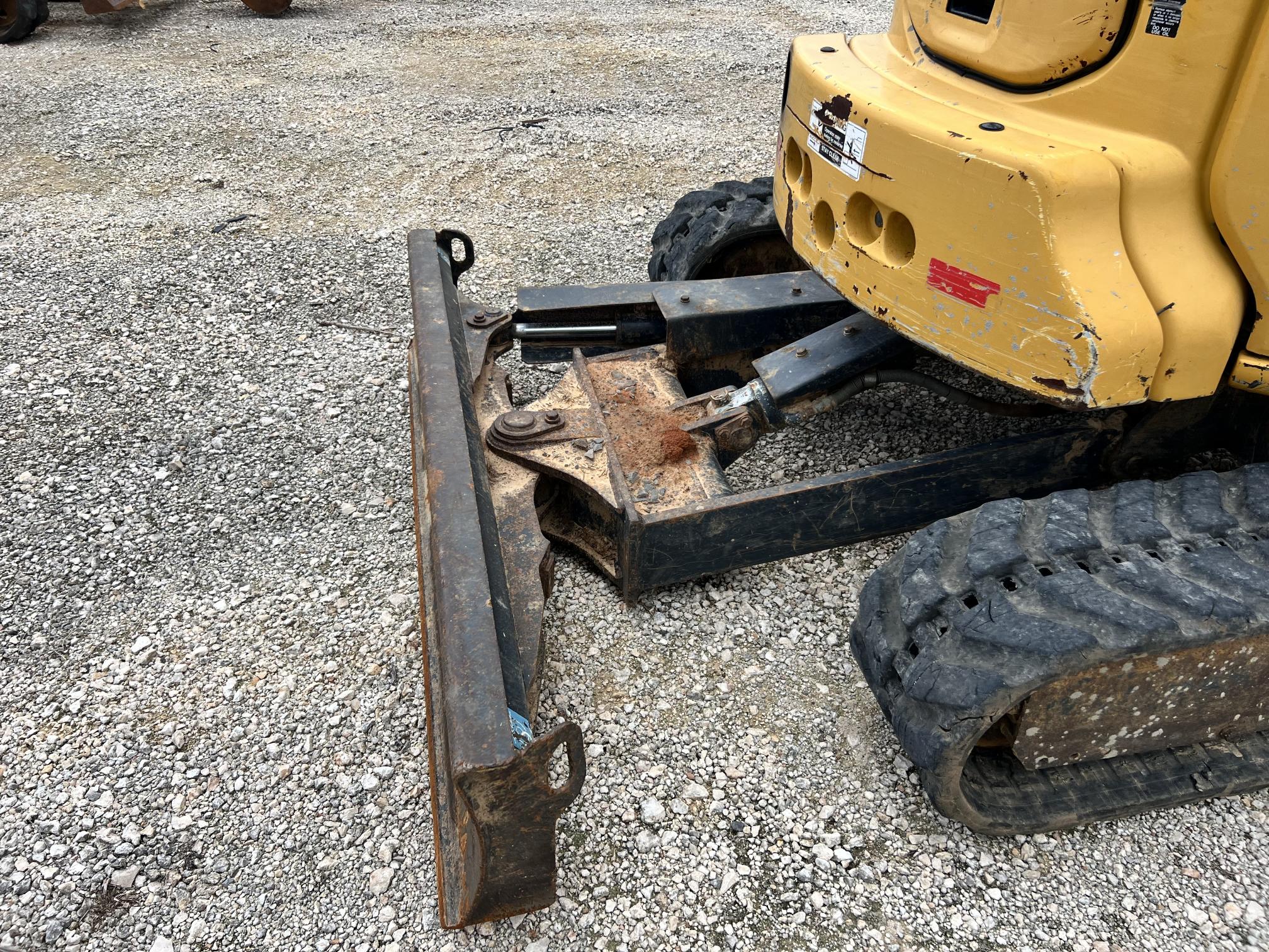 2017 DEERE 35G - Image 17