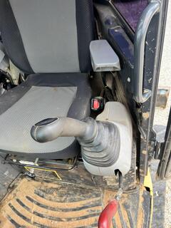 2017 DEERE 35G - Image 25