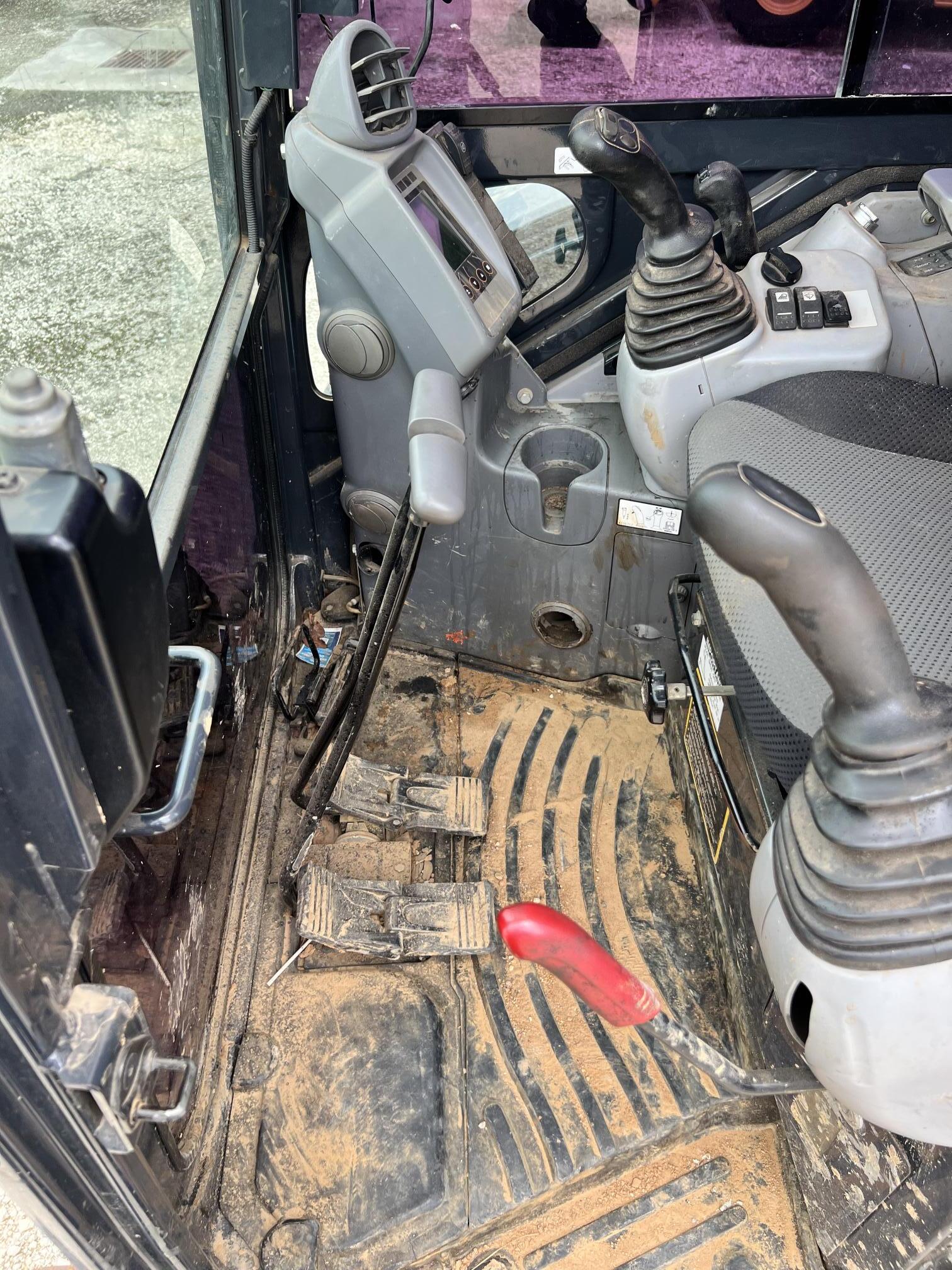 2017 DEERE 35G - Image 26