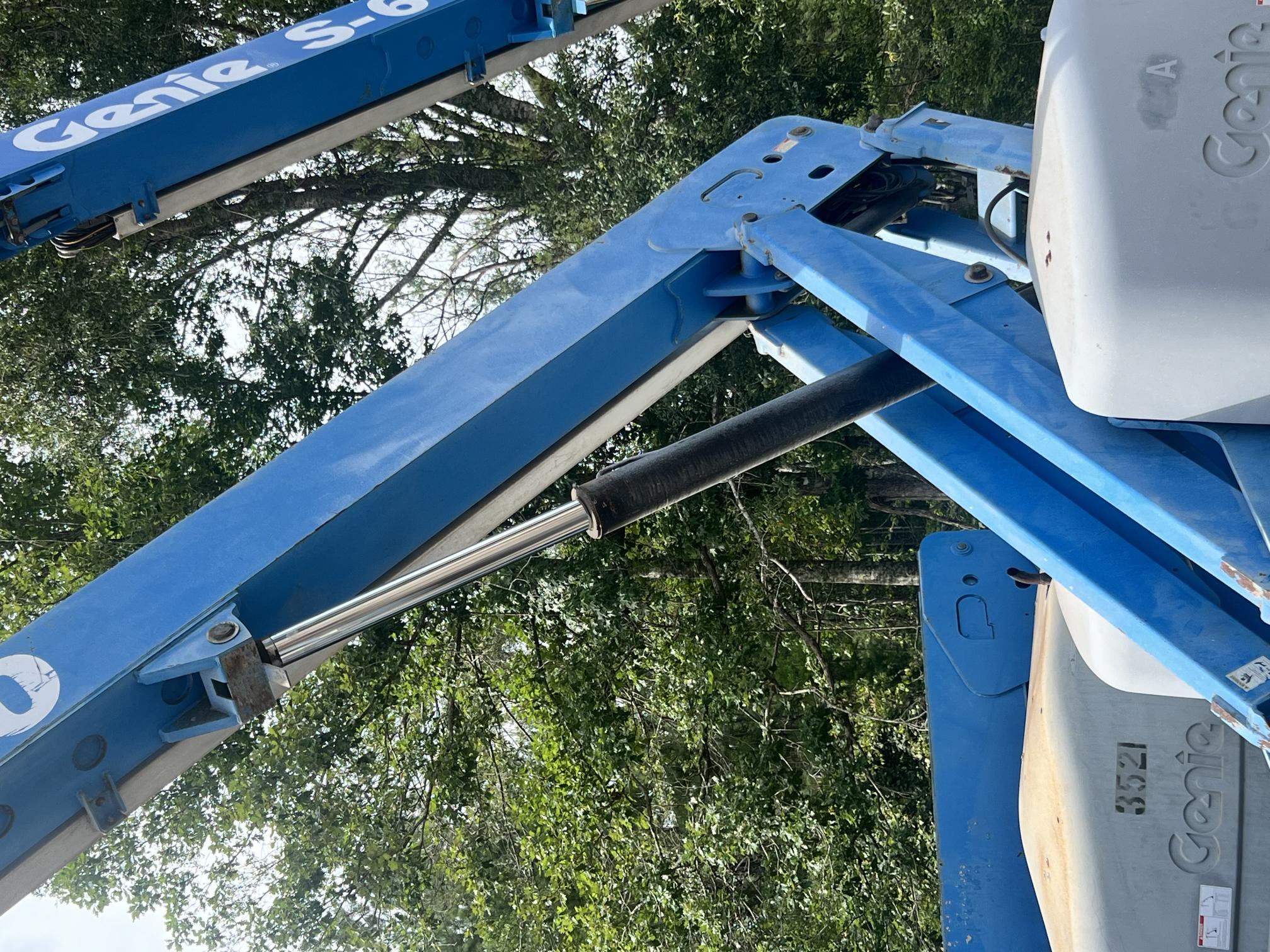 2006 GENIE S60 - Image 25