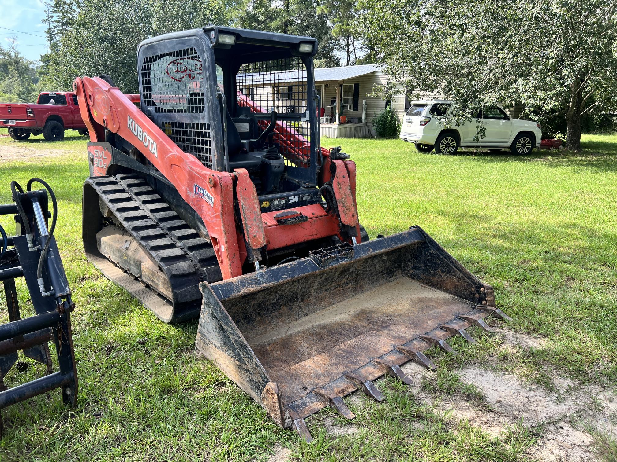 2013 KUBOTA SVL90-2 - view 3 of 33