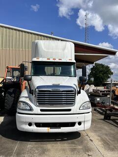 2016 FREIGHTLINER CL120 Glider - Image 2