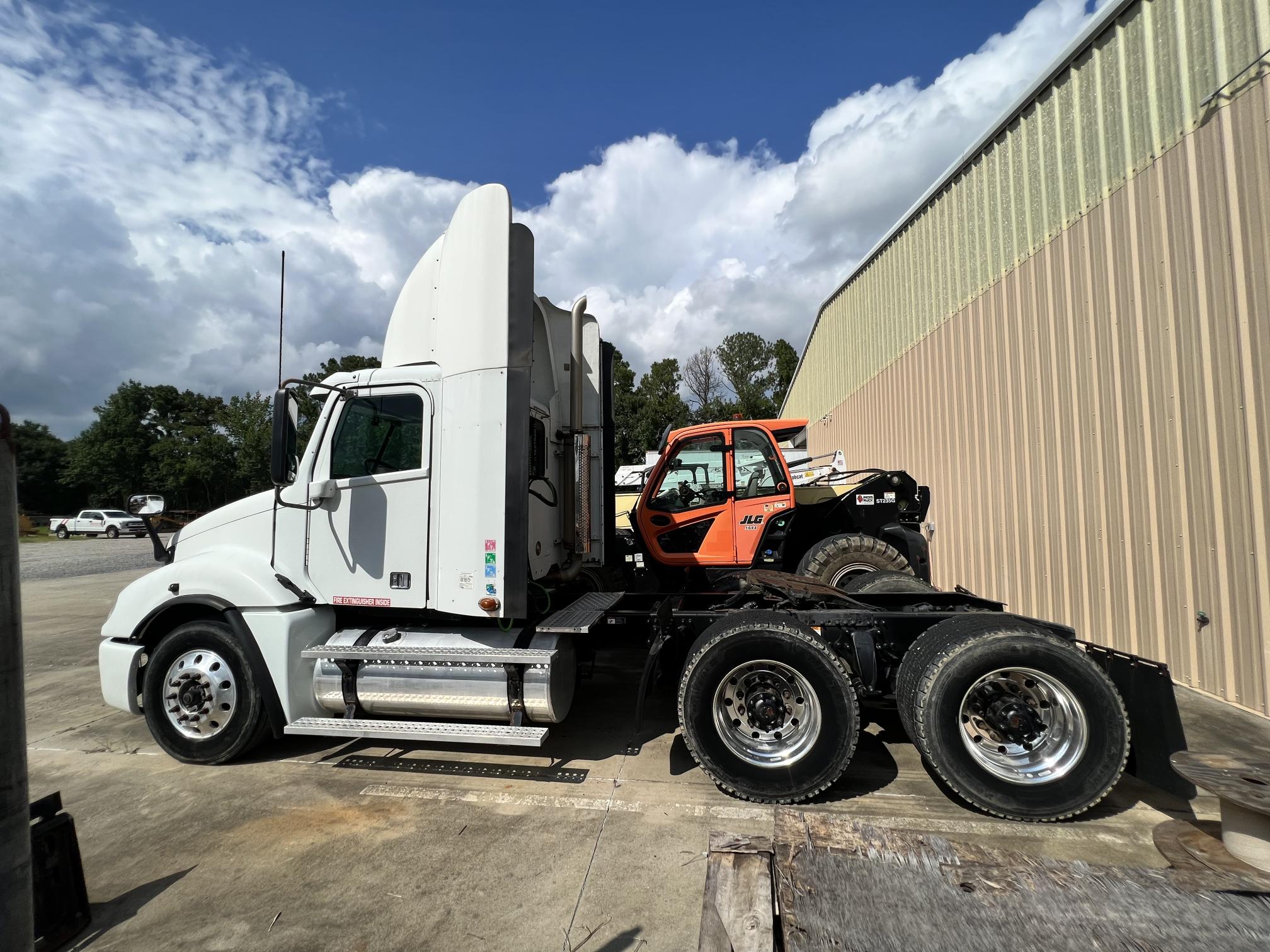 2016 FREIGHTLINER CL120 Glider - view 5 of 30