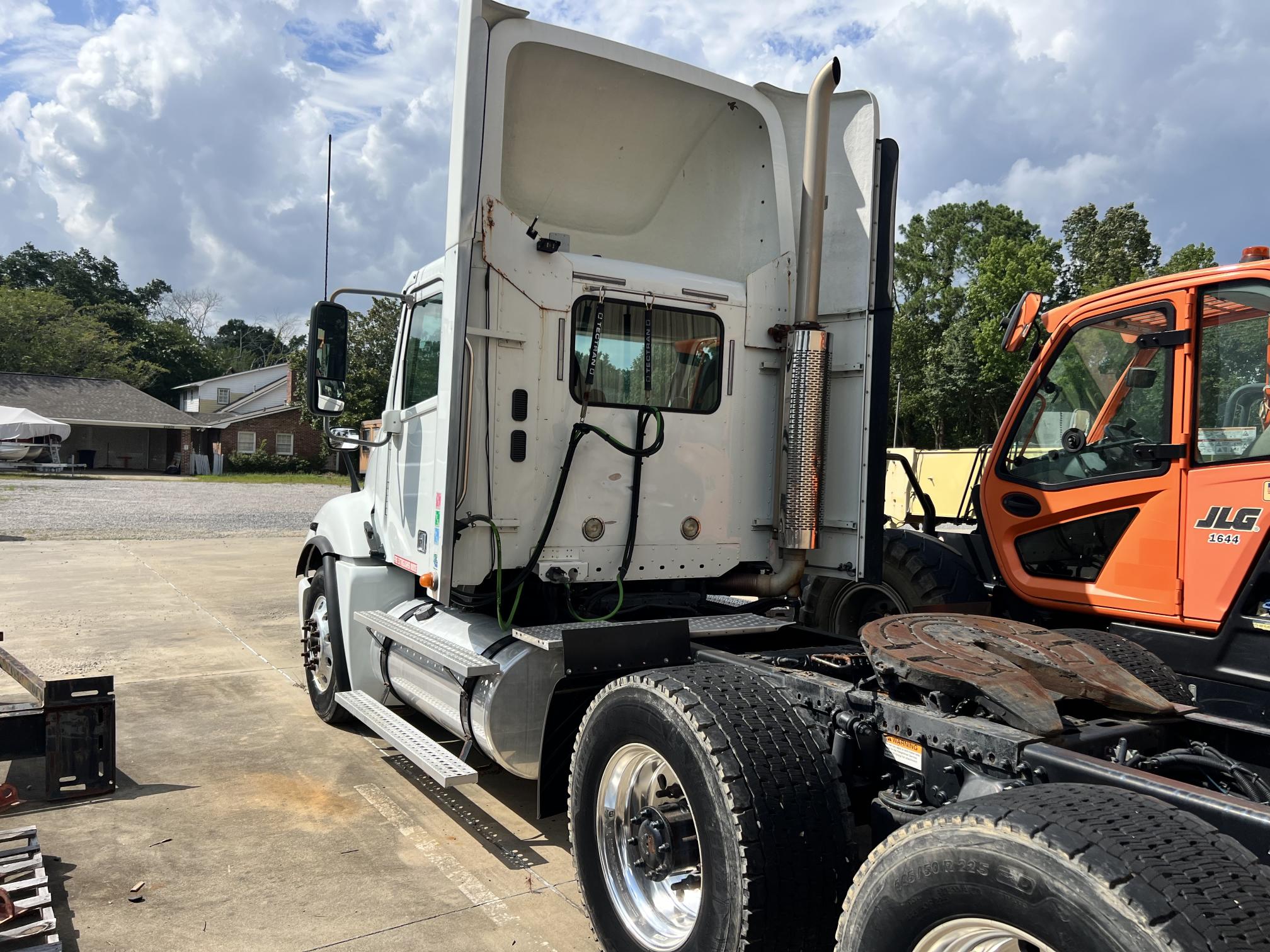 2016 FREIGHTLINER CL120 Glider - Image 6