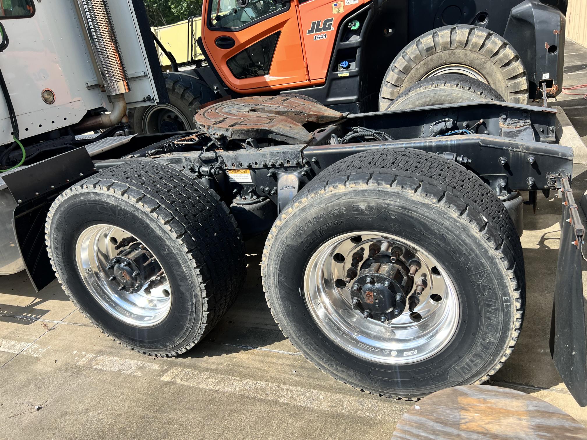 2016 FREIGHTLINER CL120 Glider - Image 10