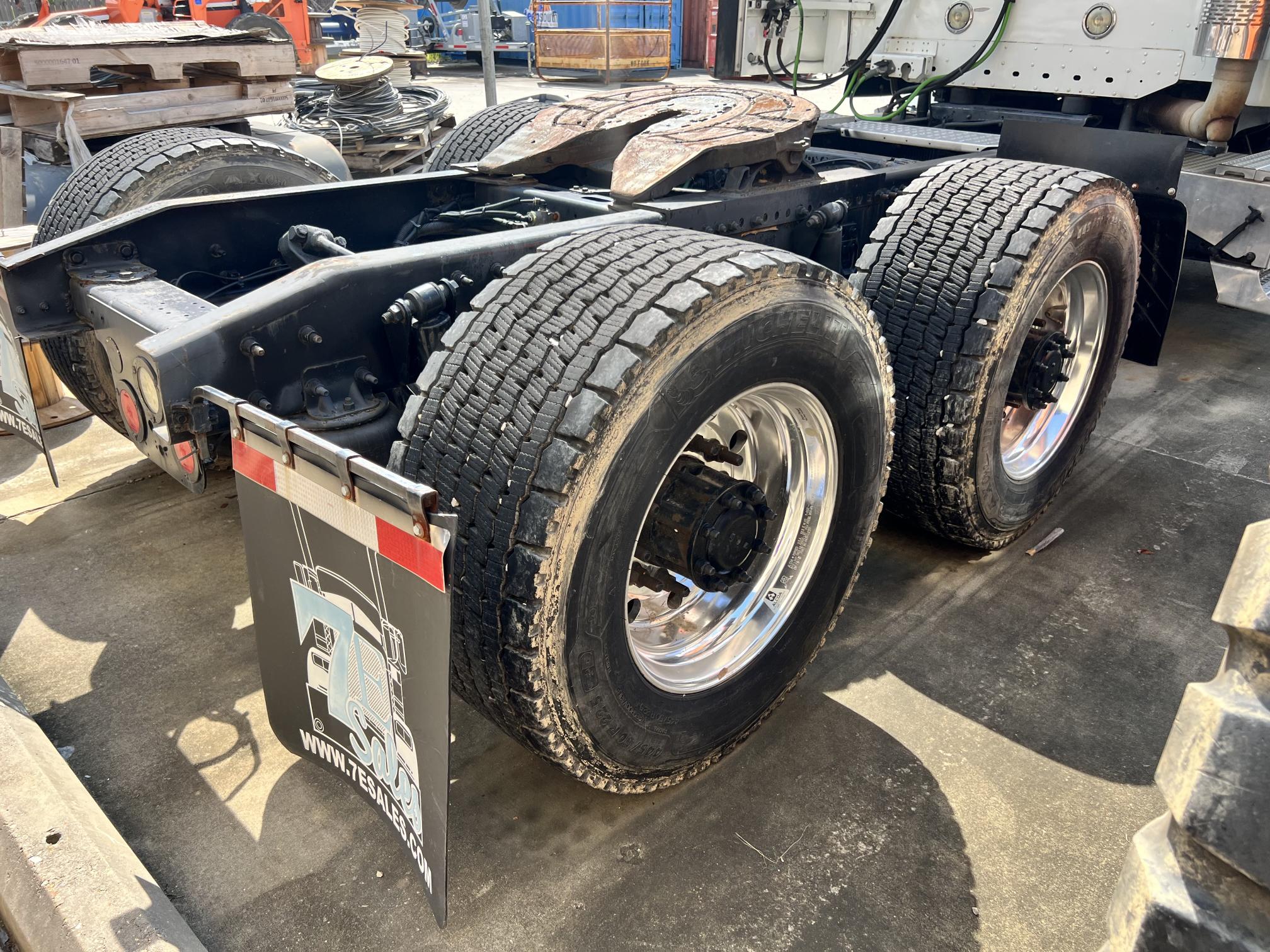 2016 FREIGHTLINER CL120 Glider - Image 13