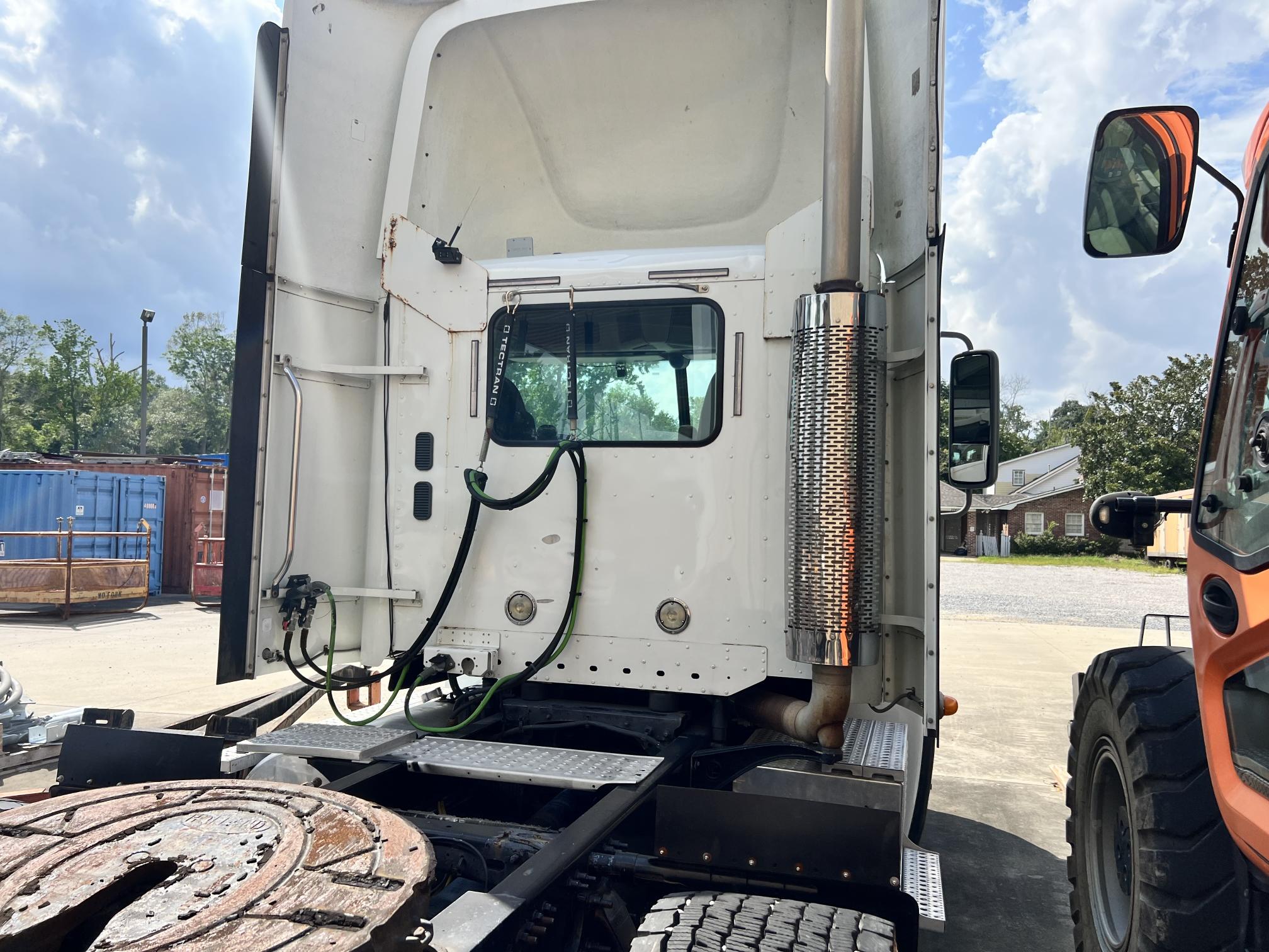 2016 FREIGHTLINER CL120 Glider - Image 7