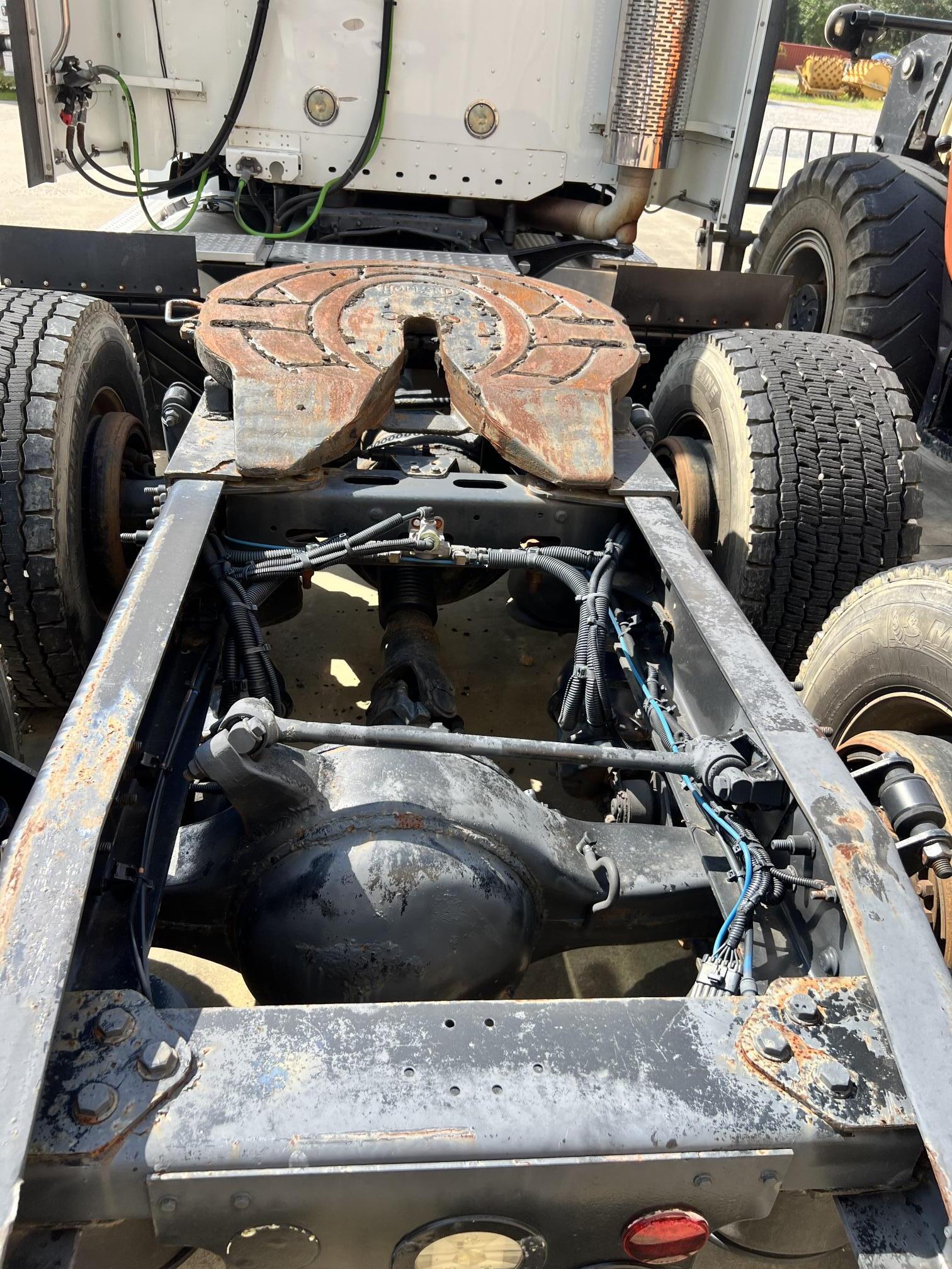 2016 FREIGHTLINER CL120 Glider - Image 15