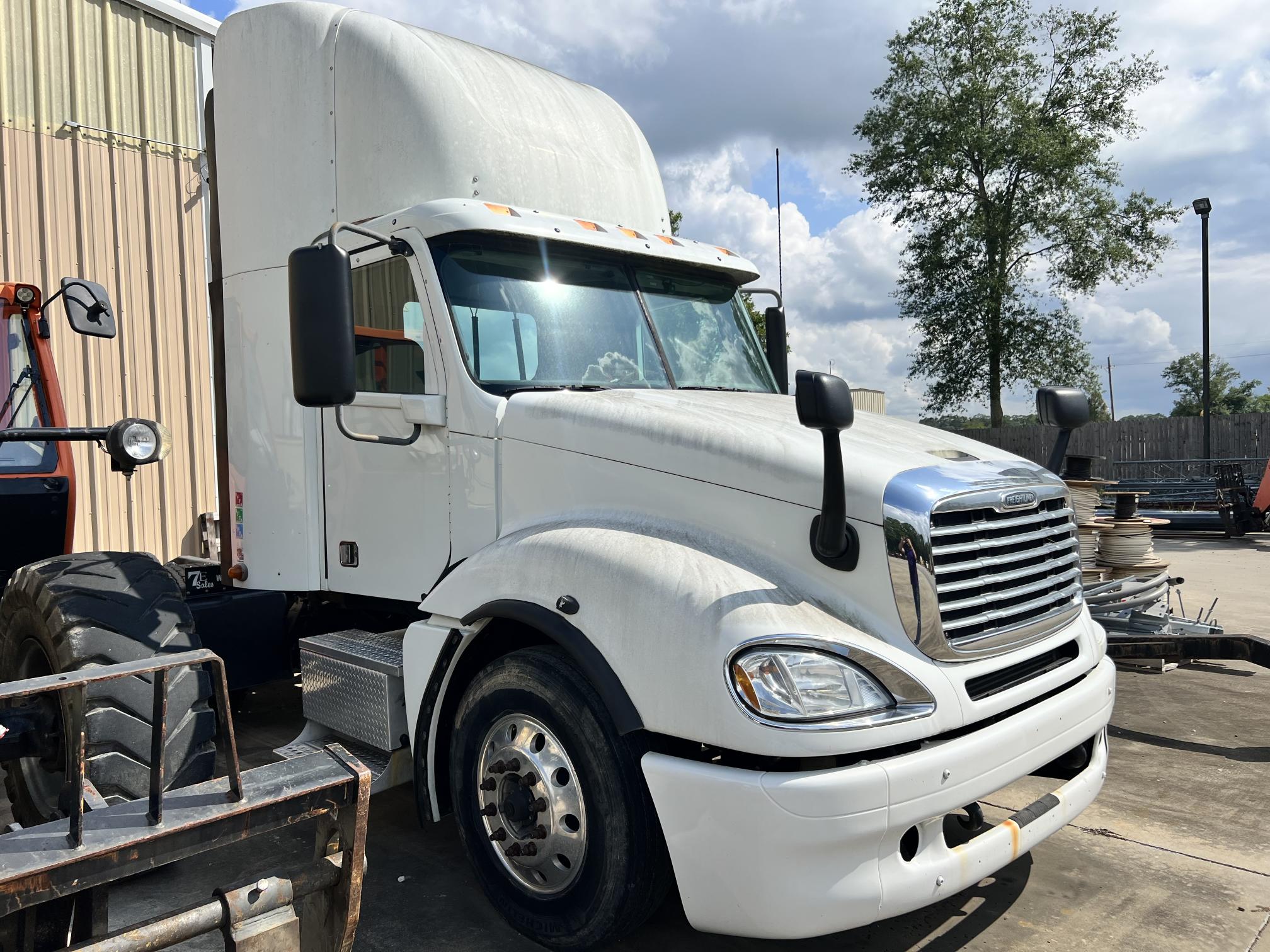 2016 FREIGHTLINER CL120 Glider - Image 3