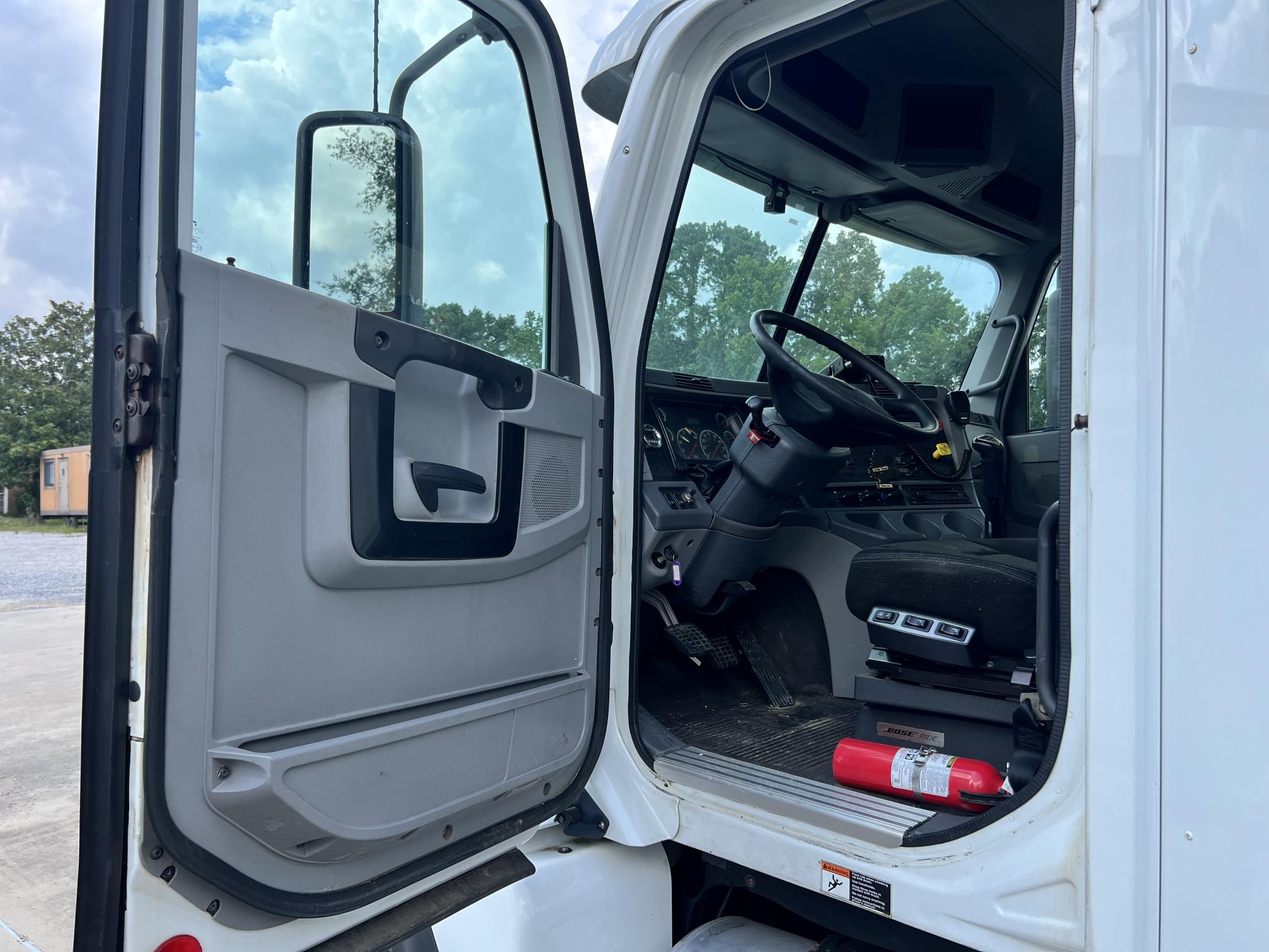 2016 FREIGHTLINER CL120 Glider - Image 22