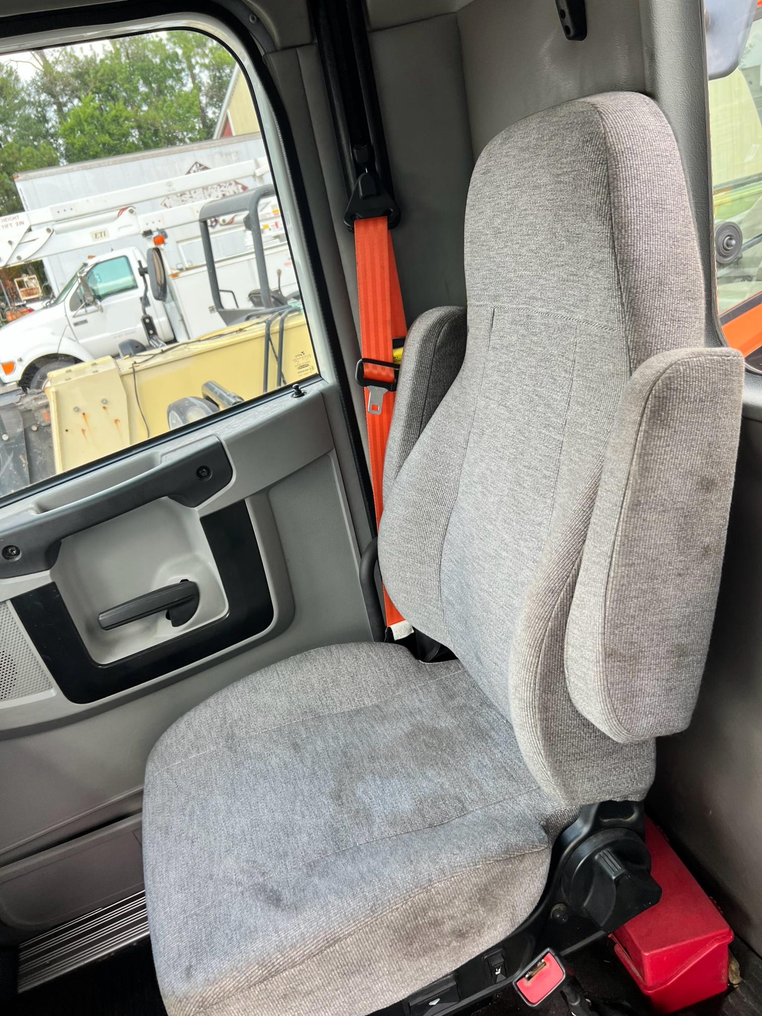 2016 FREIGHTLINER CL120 Glider - Image 25