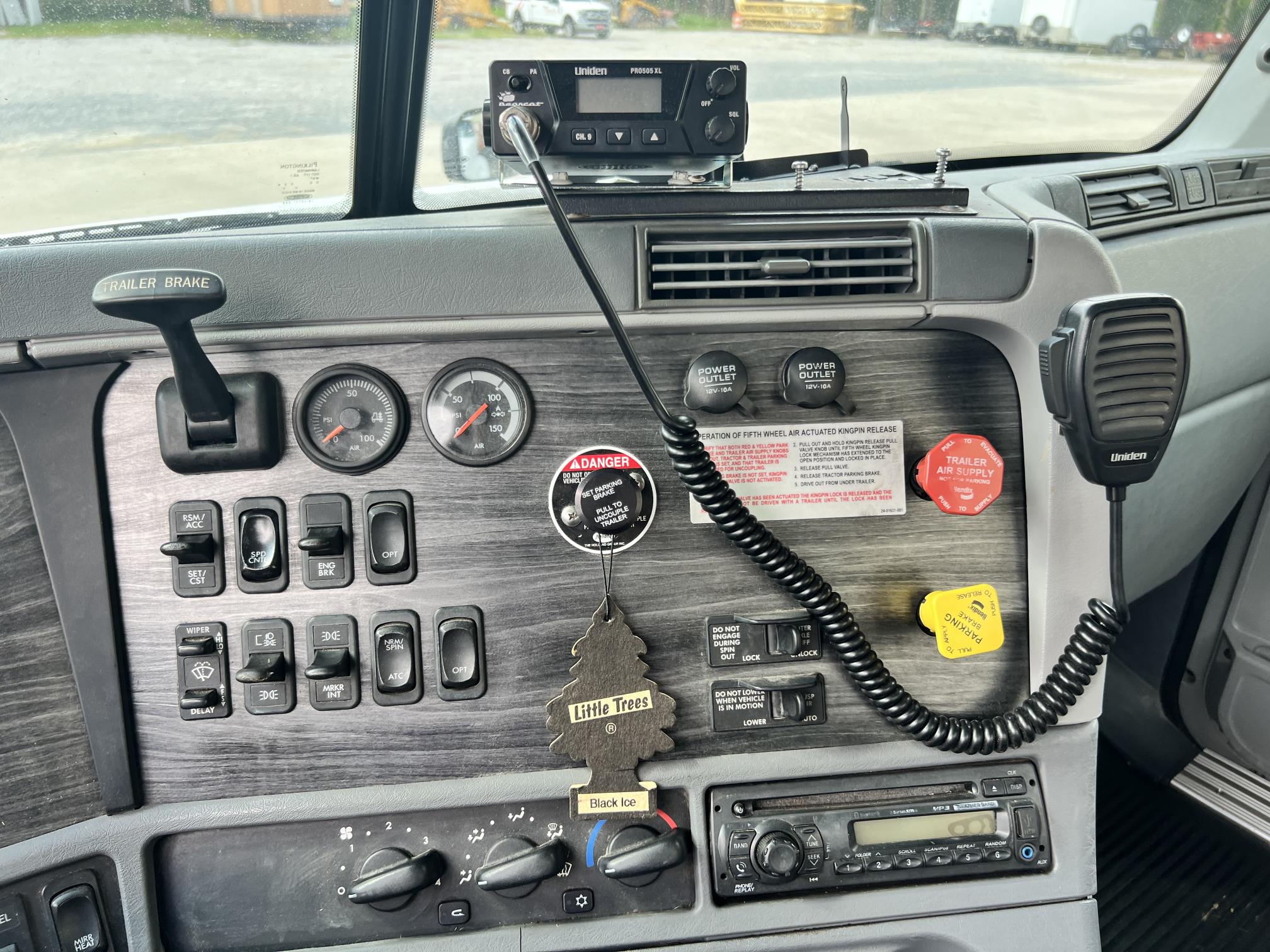 2016 FREIGHTLINER CL120 Glider - Image 27