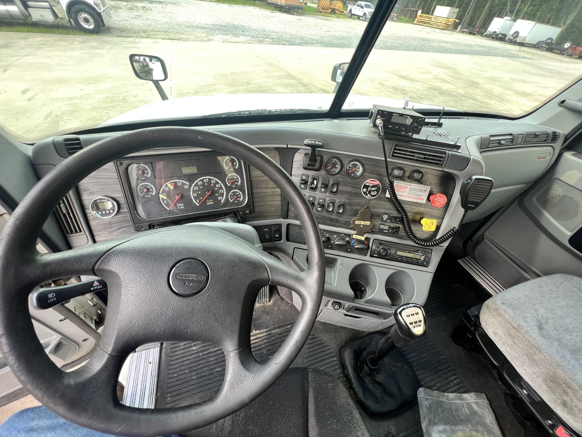 2016 FREIGHTLINER CL120 Glider - Image 30