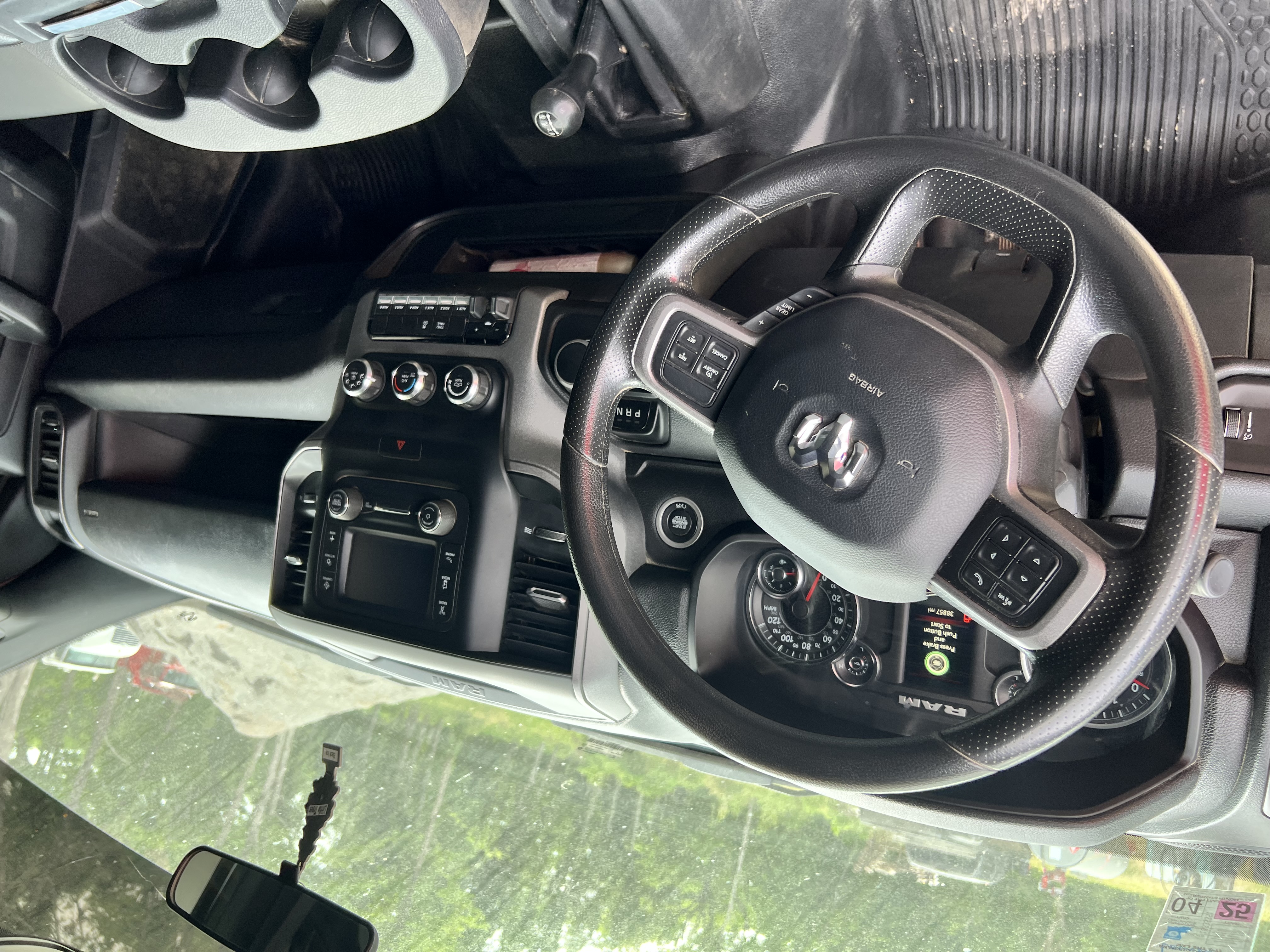 2022 RAM 3500 - Image 9