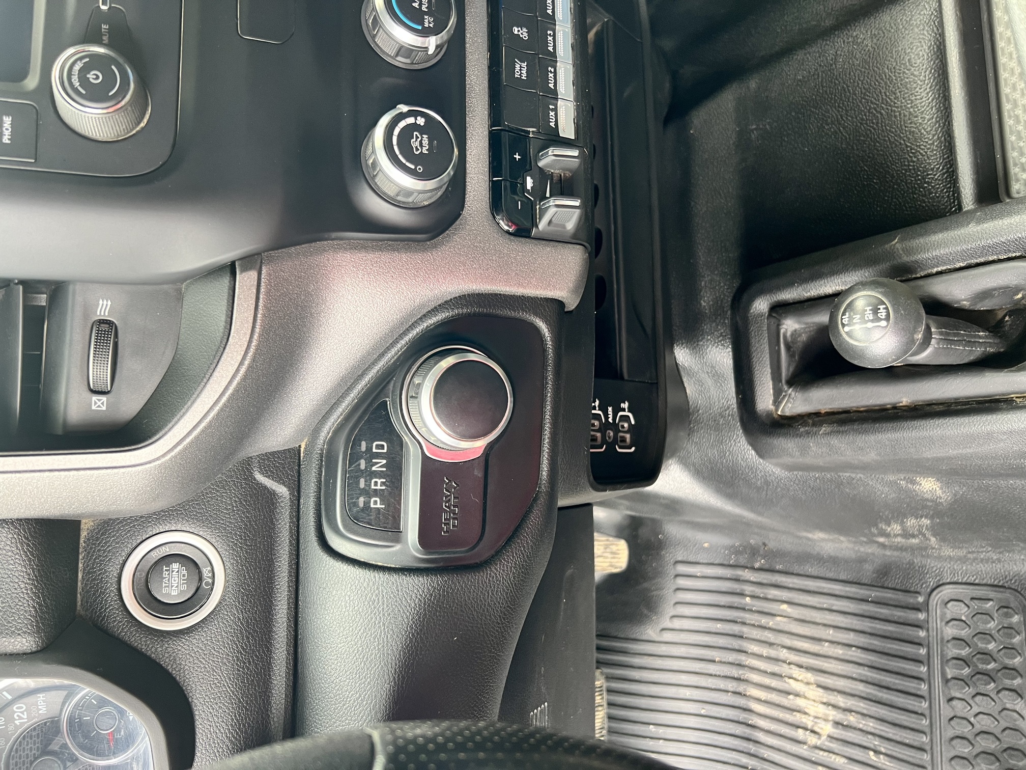 2022 RAM 3500 - Image 12