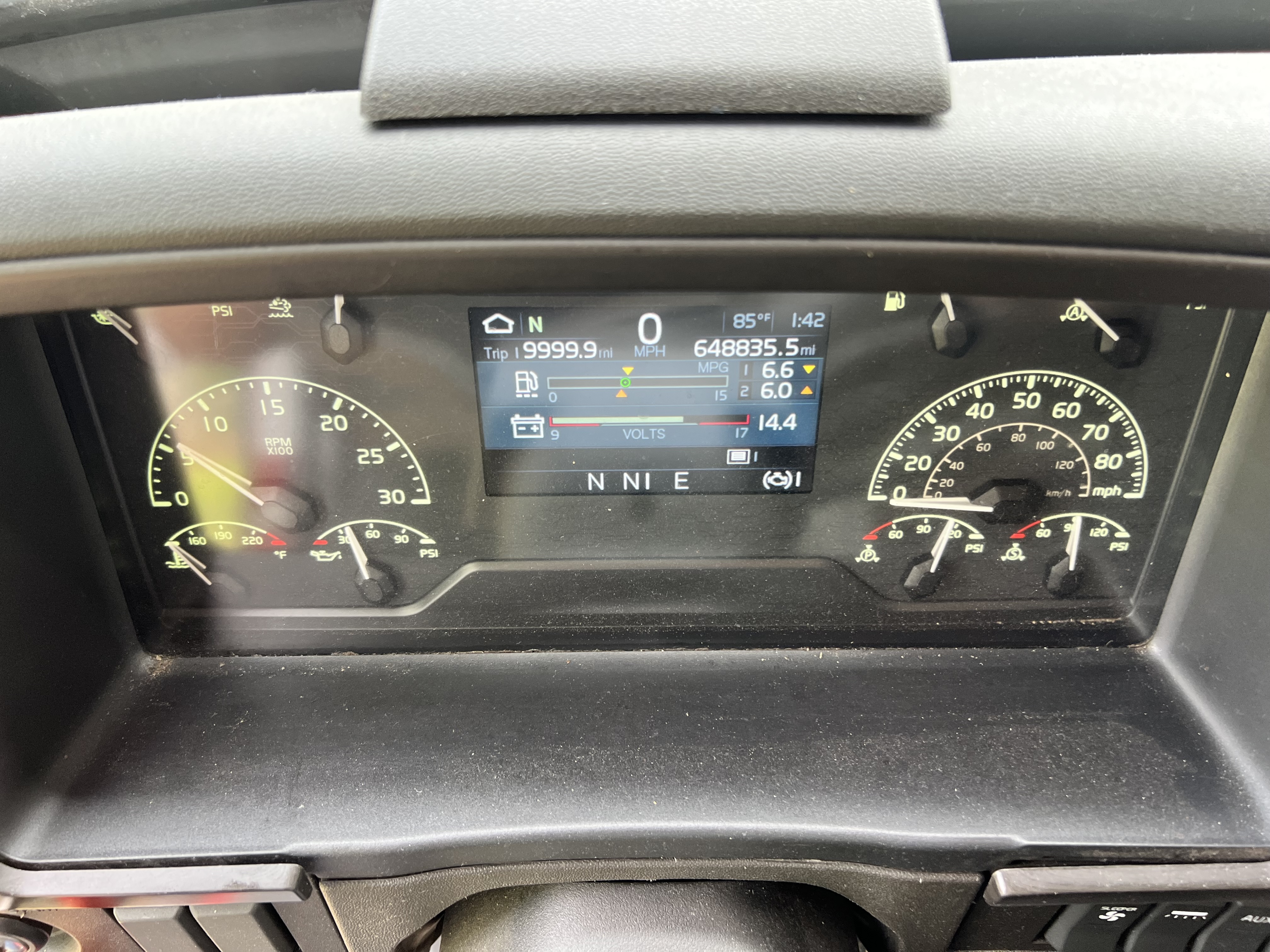 2019 VOLVO VNL860 - Image 40