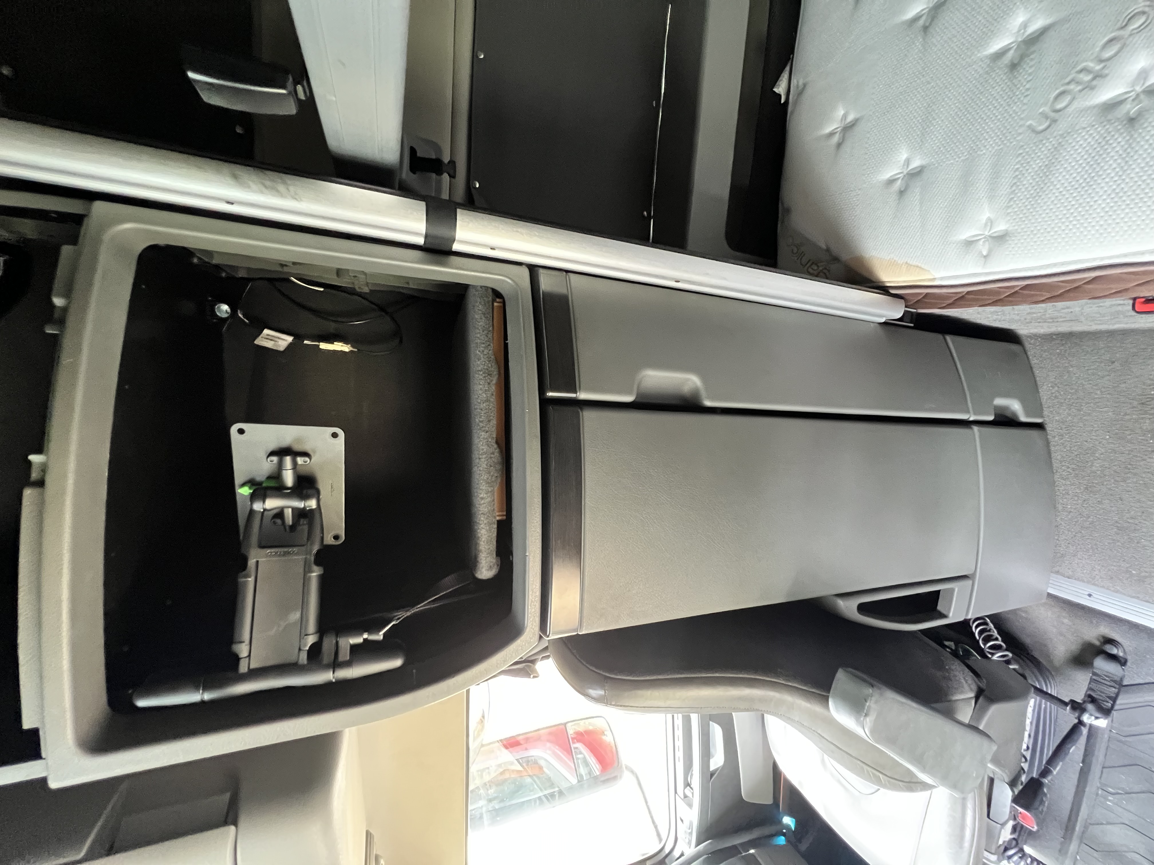 2019 VOLVO VNL860 - Image 42