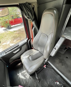 2019 VOLVO VNL860 - Image 37