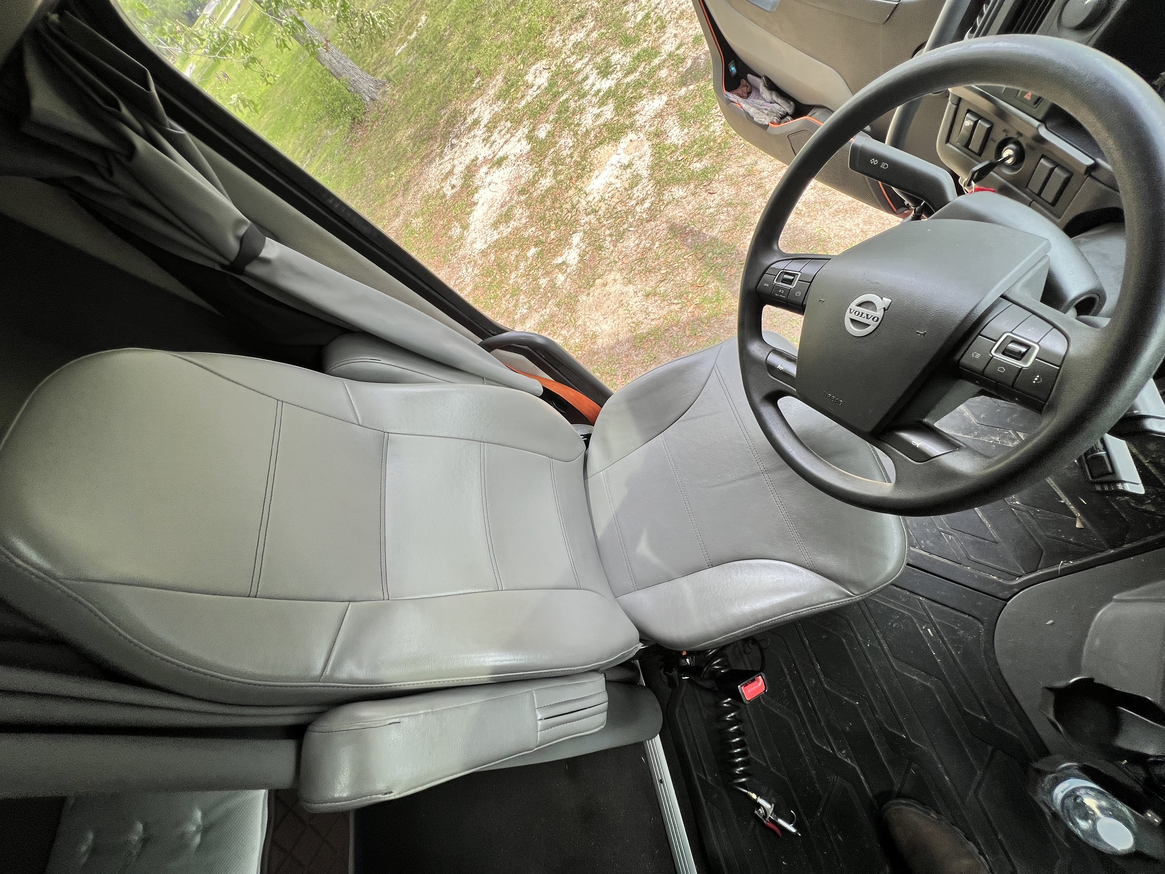 2019 VOLVO VNL860 - Image 38