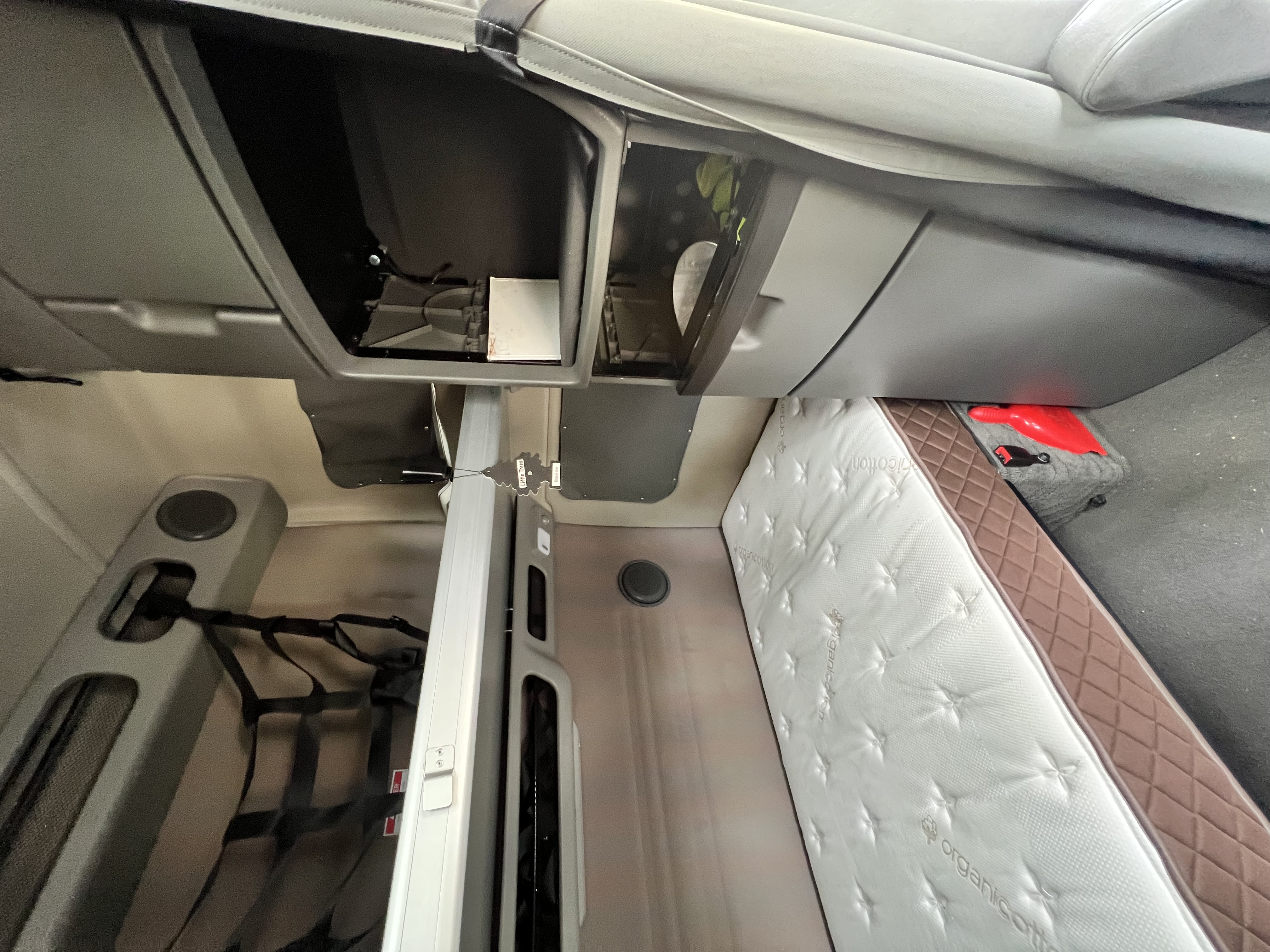 2019 VOLVO VNL860 - Image 43