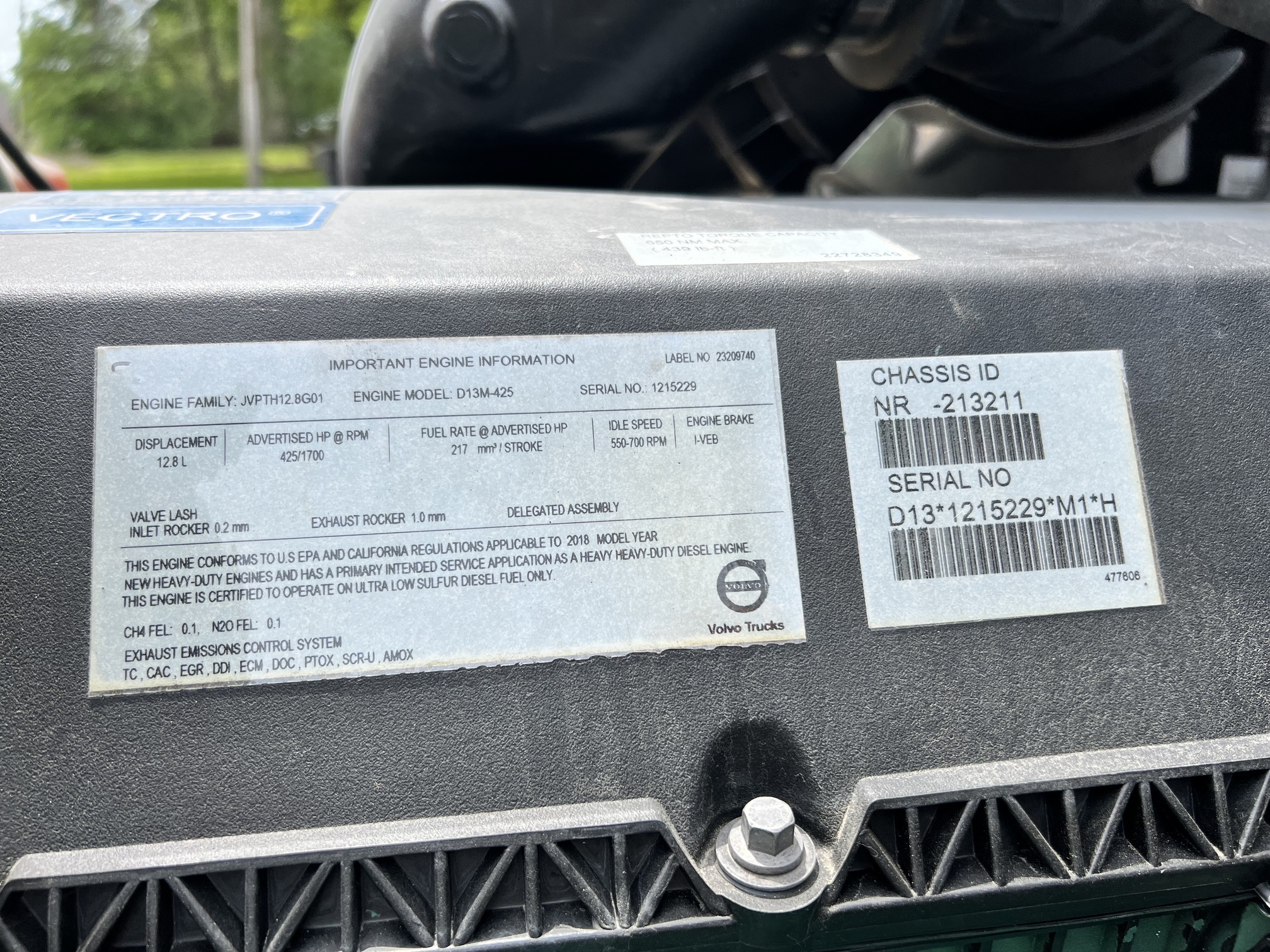 2019 VOLVO VNL860 - Image 30