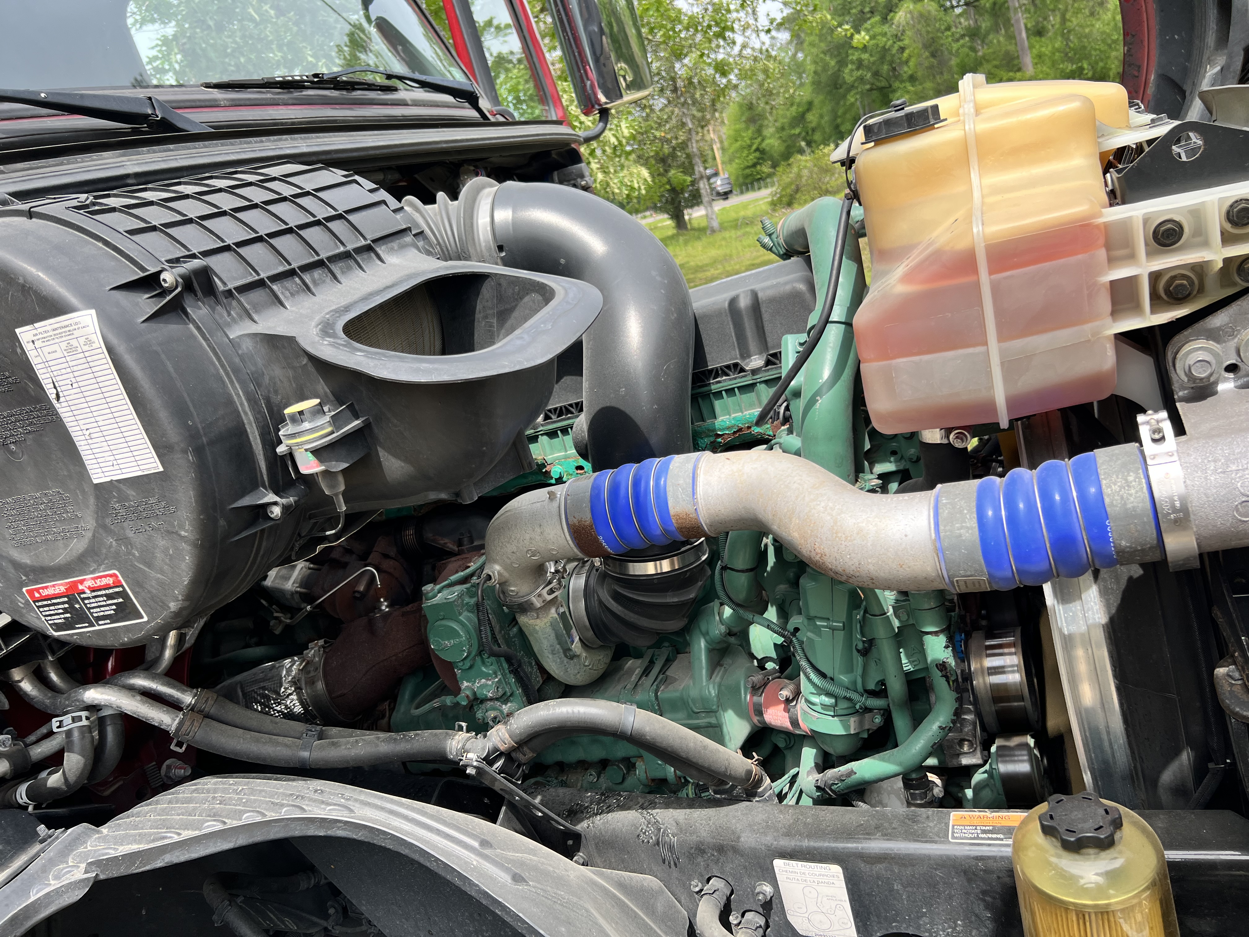 2019 VOLVO VNL860 - Image 25