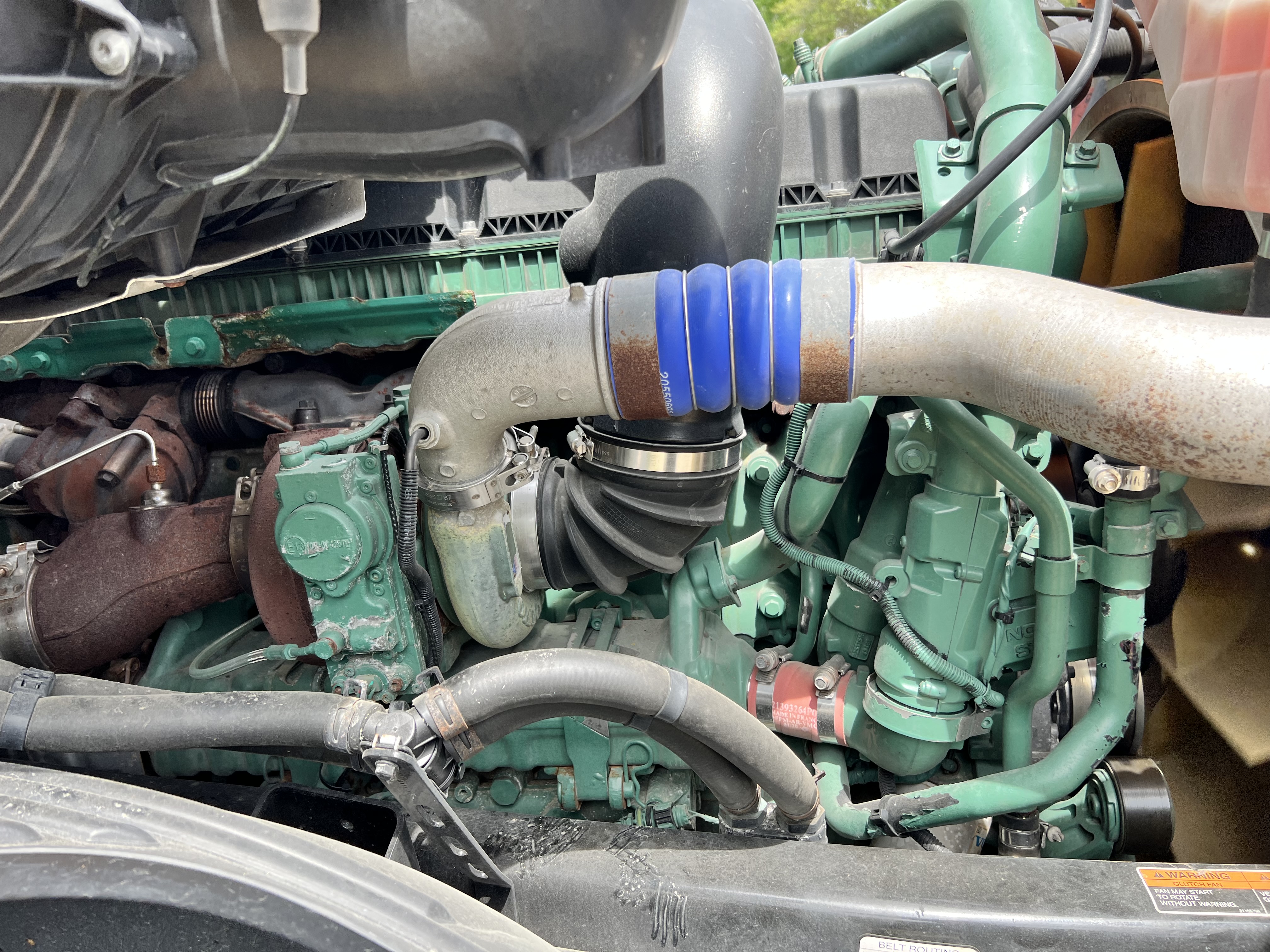 2019 VOLVO VNL860 - Image 24