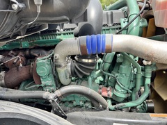 2019 VOLVO VNL860 - Image 24