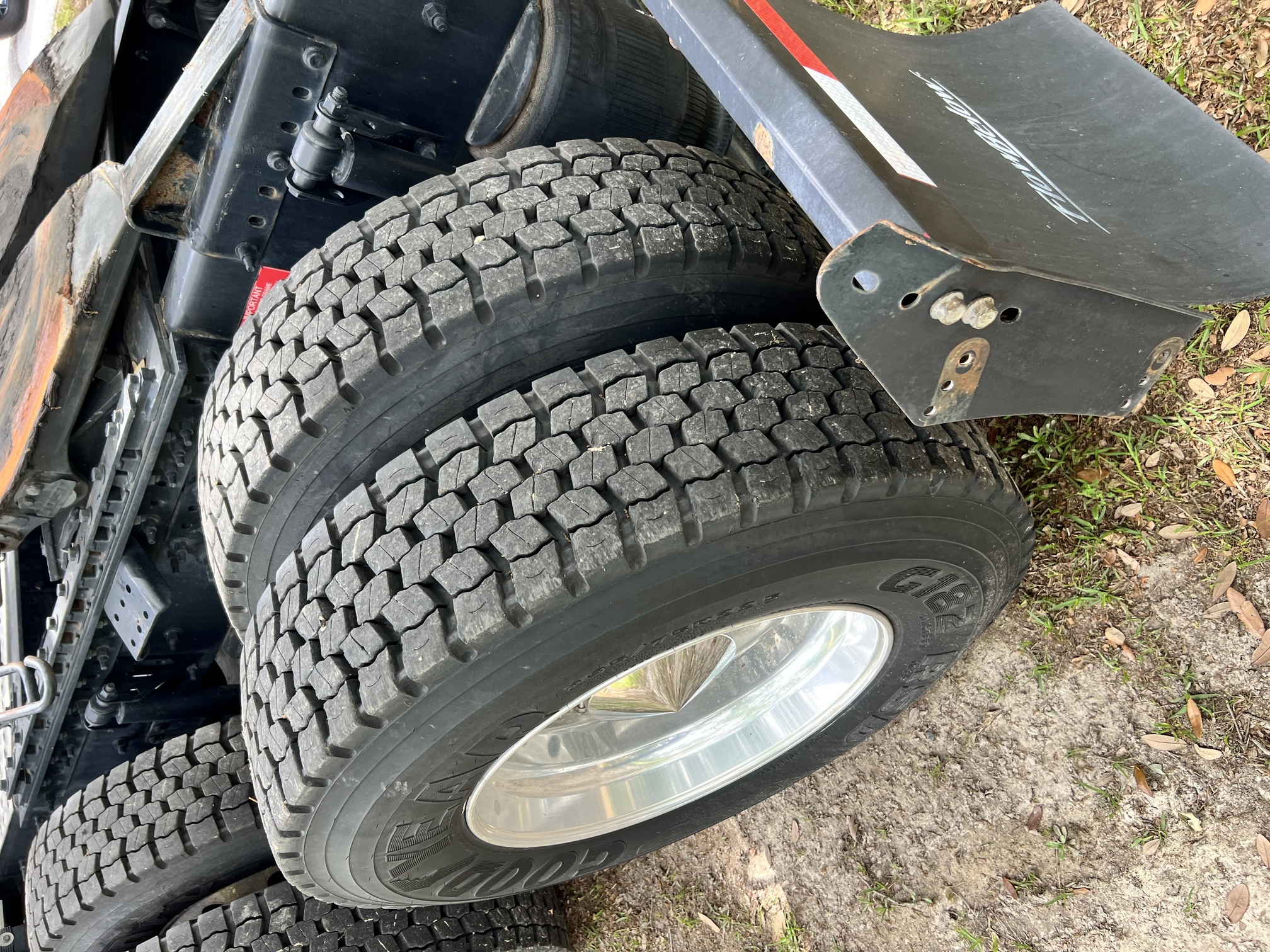 2019 VOLVO VNL860 - Image 19