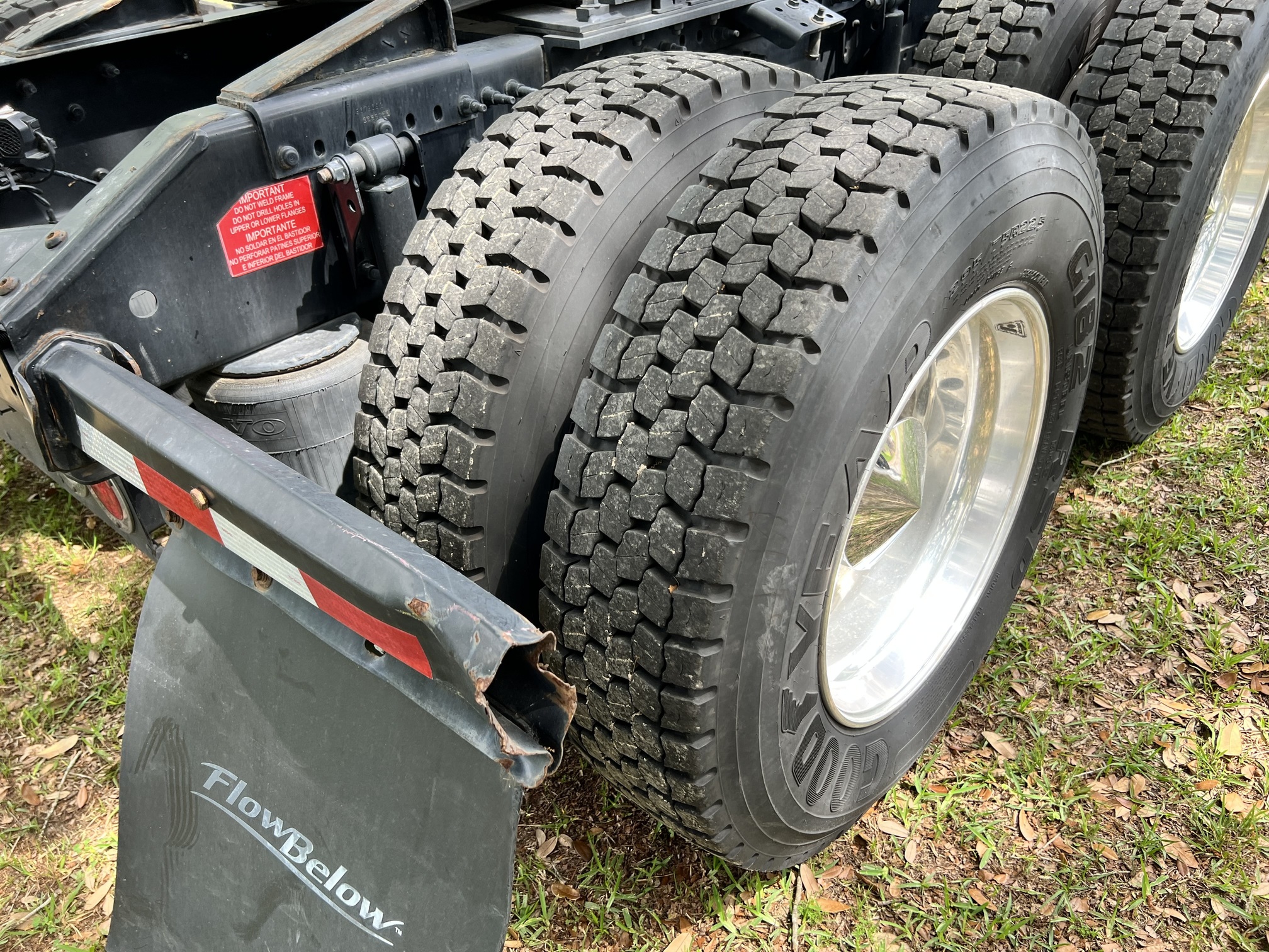 2019 VOLVO VNL860 - Image 17