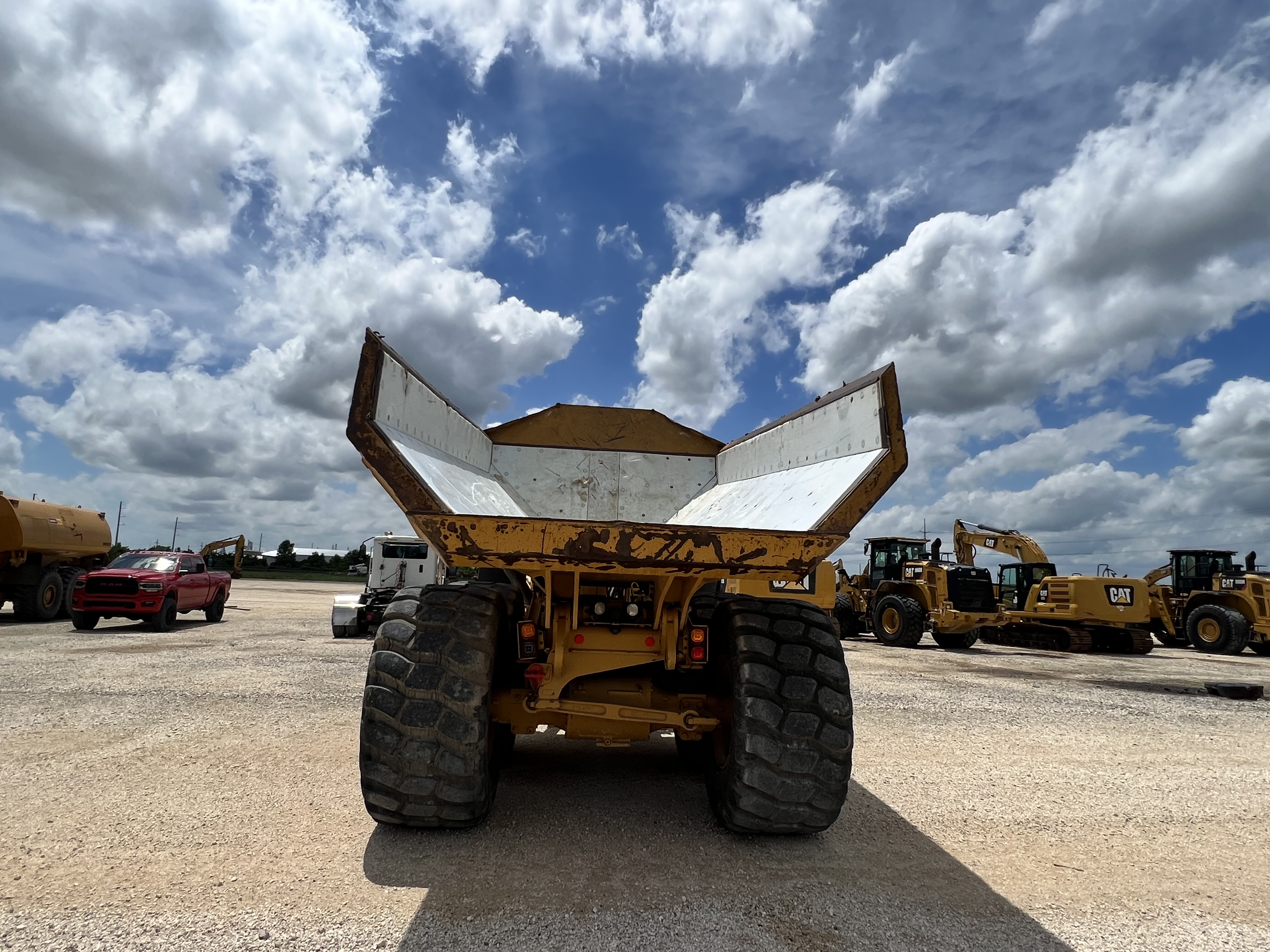 2019 CATERPILLAR 735 - view 4 of 28