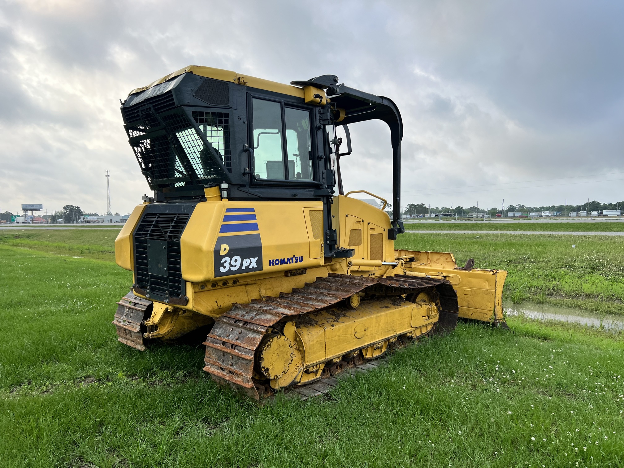 2015 KOMATSU D39PX-23 - Image 2