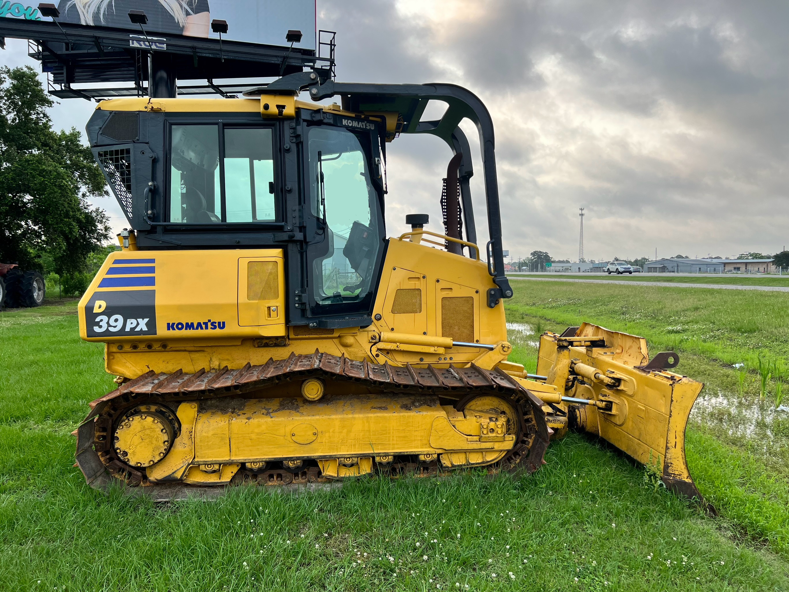 2015 KOMATSU D39PX-23