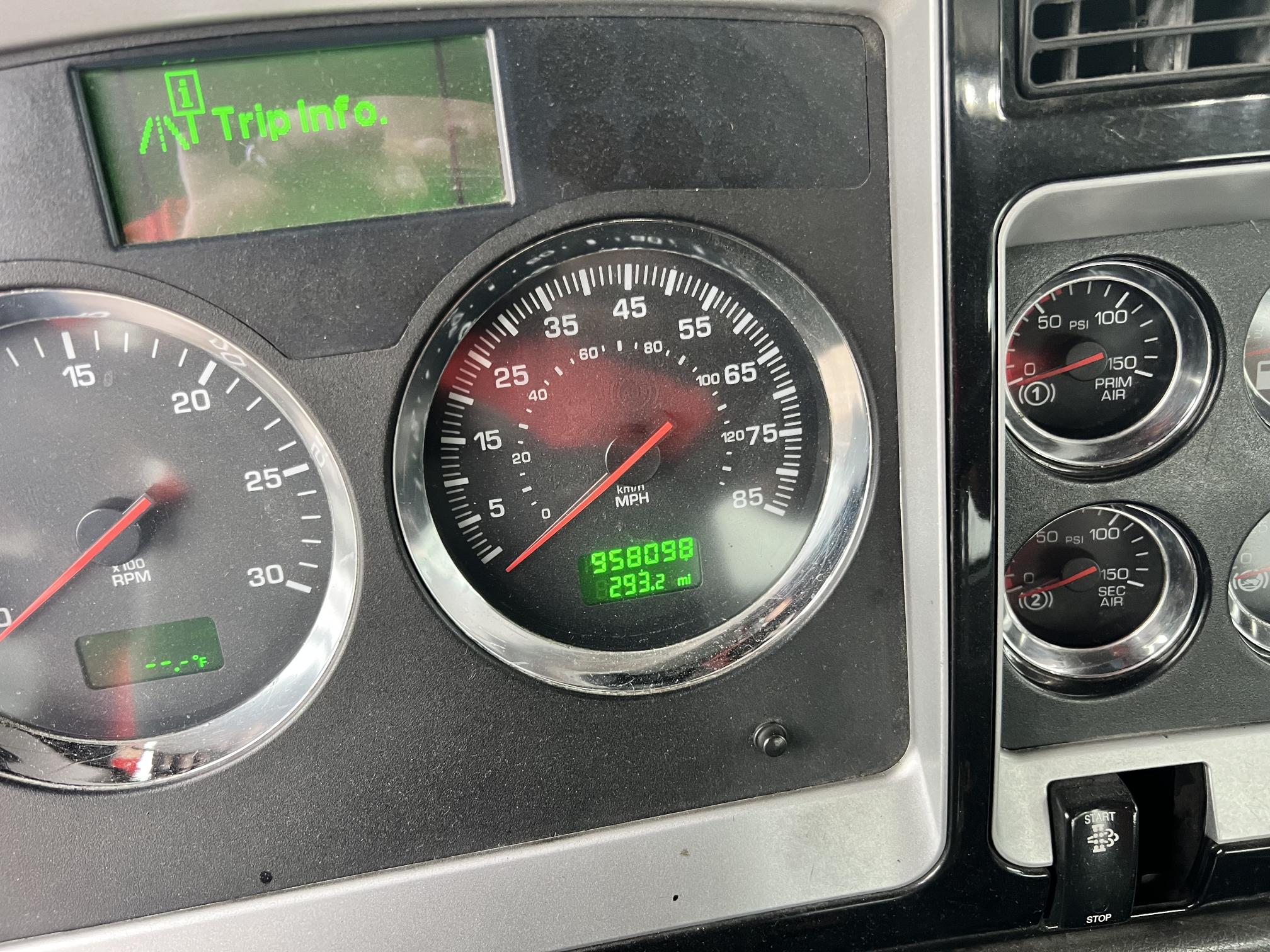 2012 KENWORTH T6 - Image 28