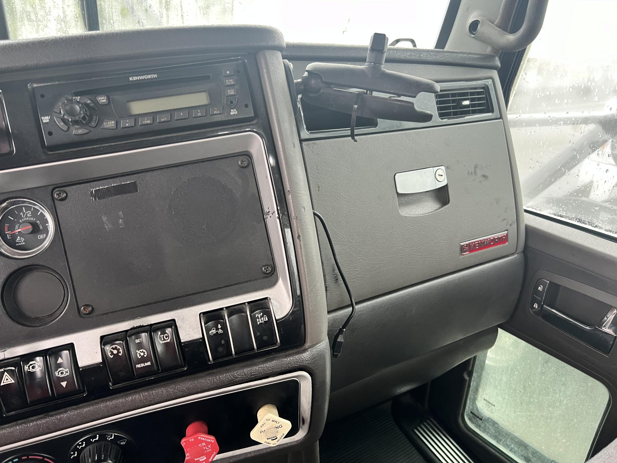 2012 KENWORTH T6 - Image 26