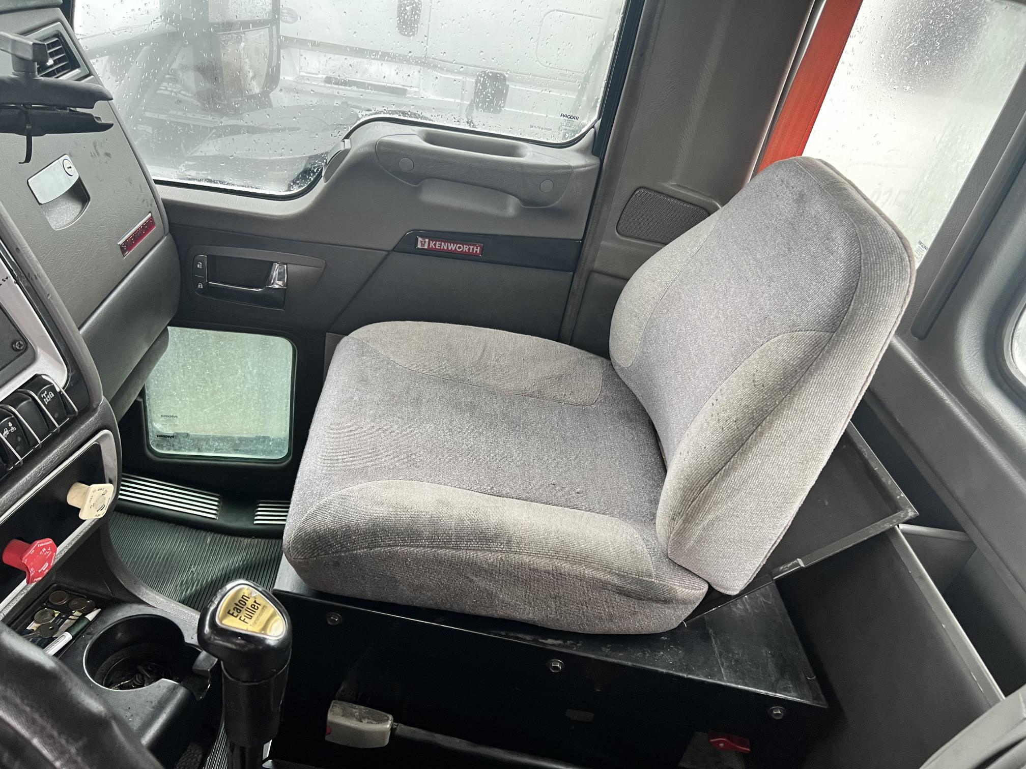 2012 KENWORTH T6 - Image 25