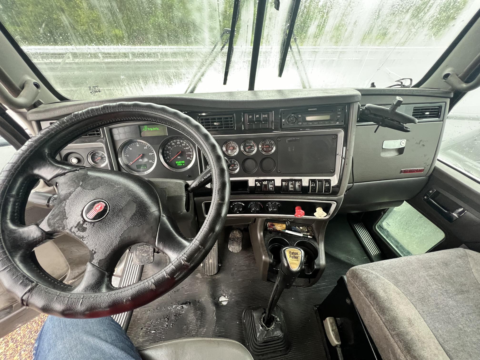 2012 KENWORTH T6 - Image 24