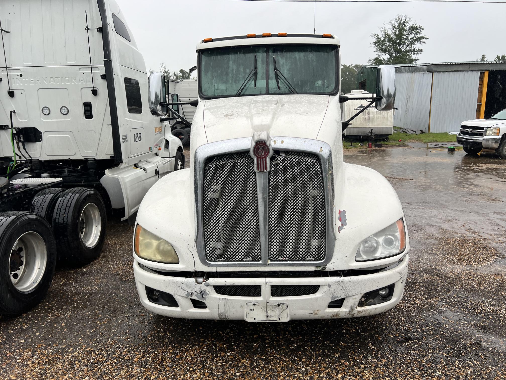 2012 KENWORTH T6 - Image 2