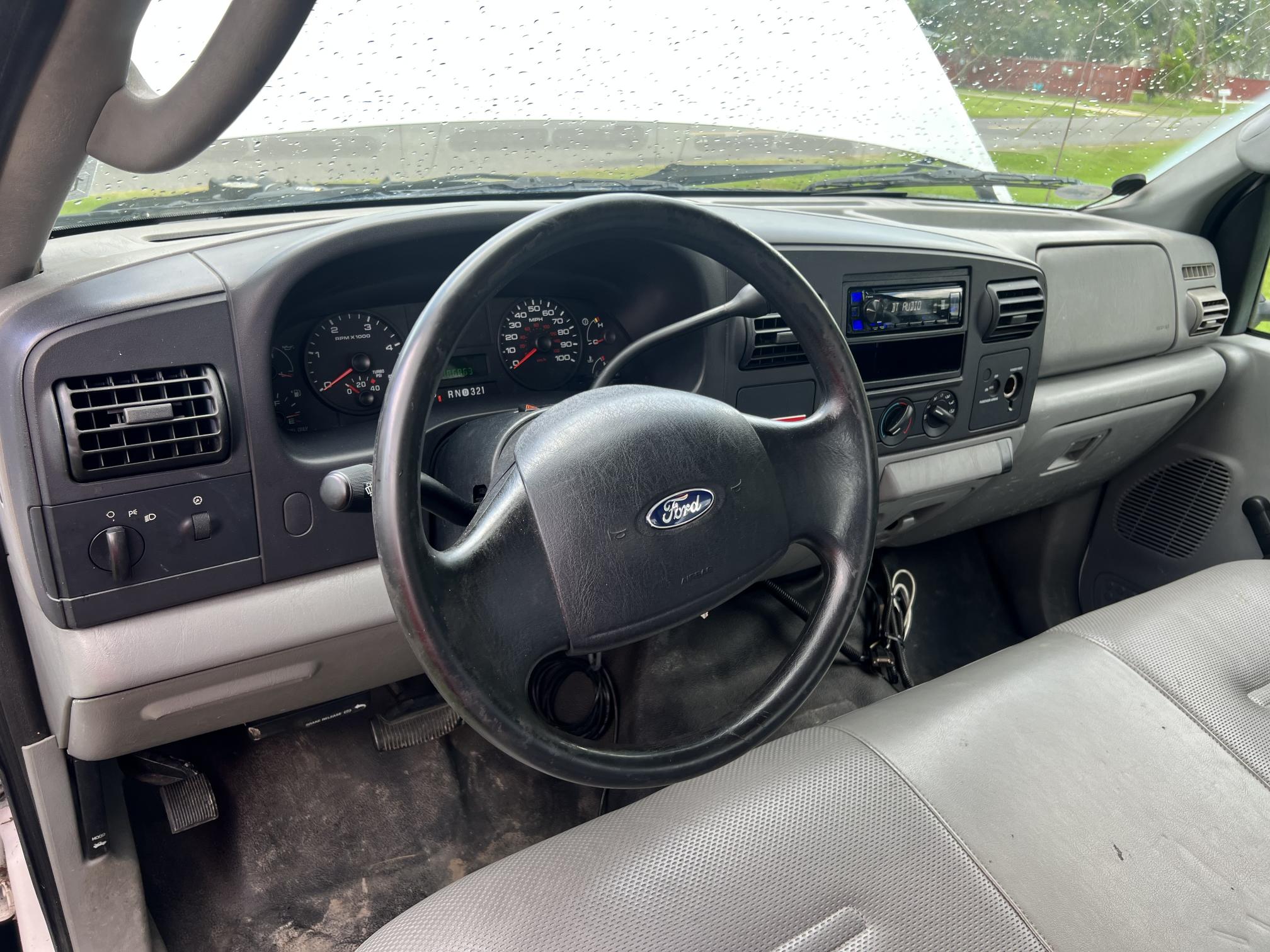 2005 FORD F450 - Image 10