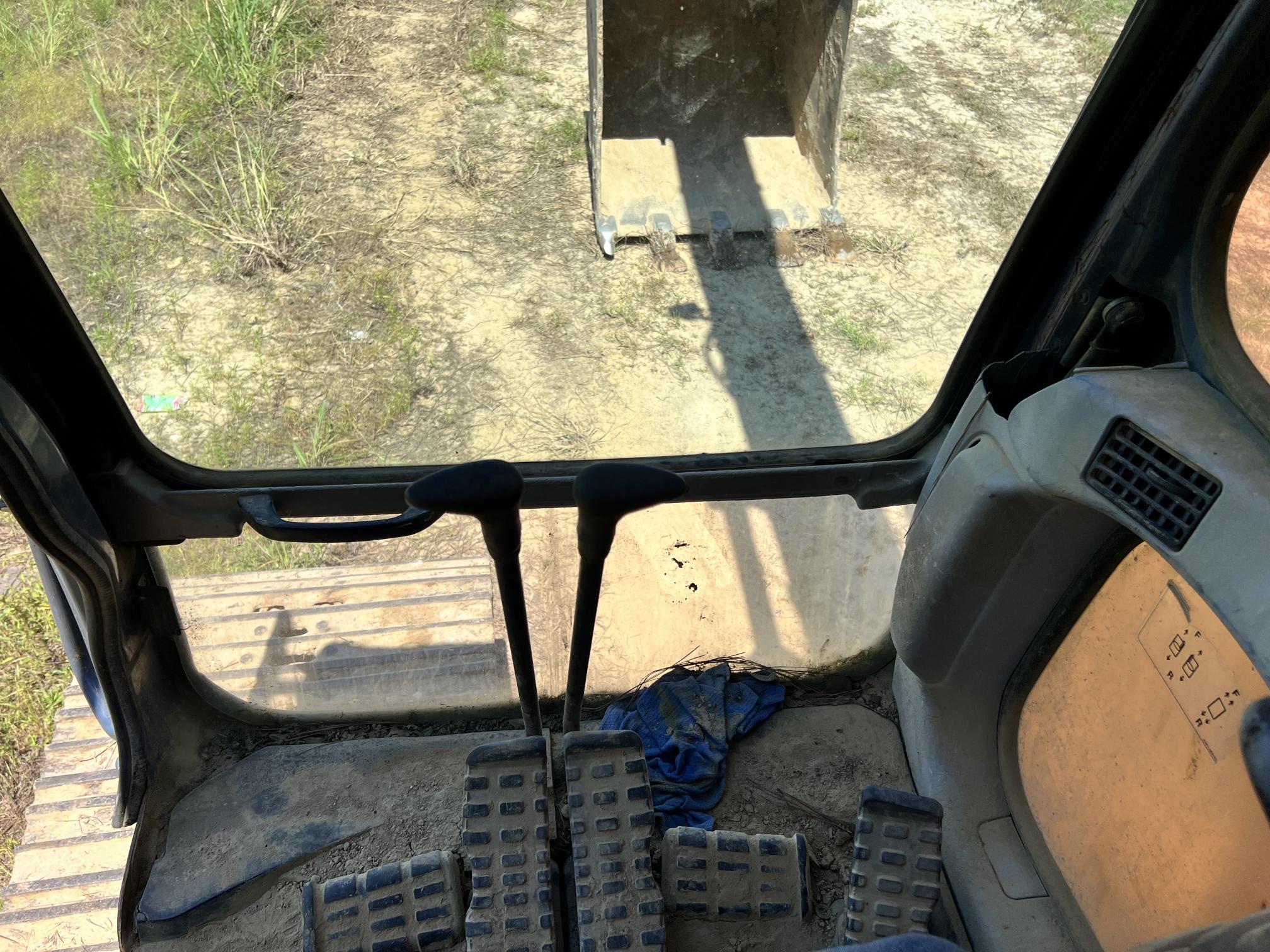 2003 CASE CX240 - Image 28