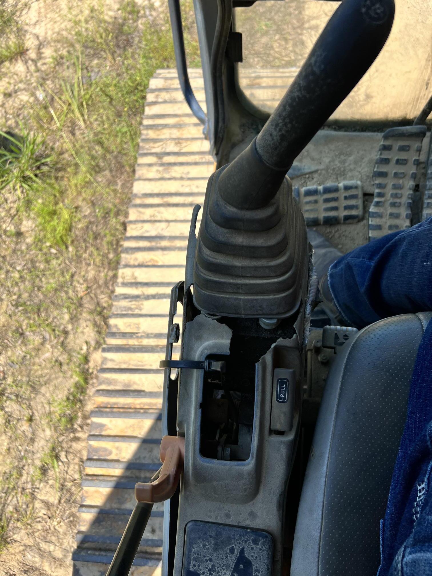 2003 CASE CX240 - Image 27