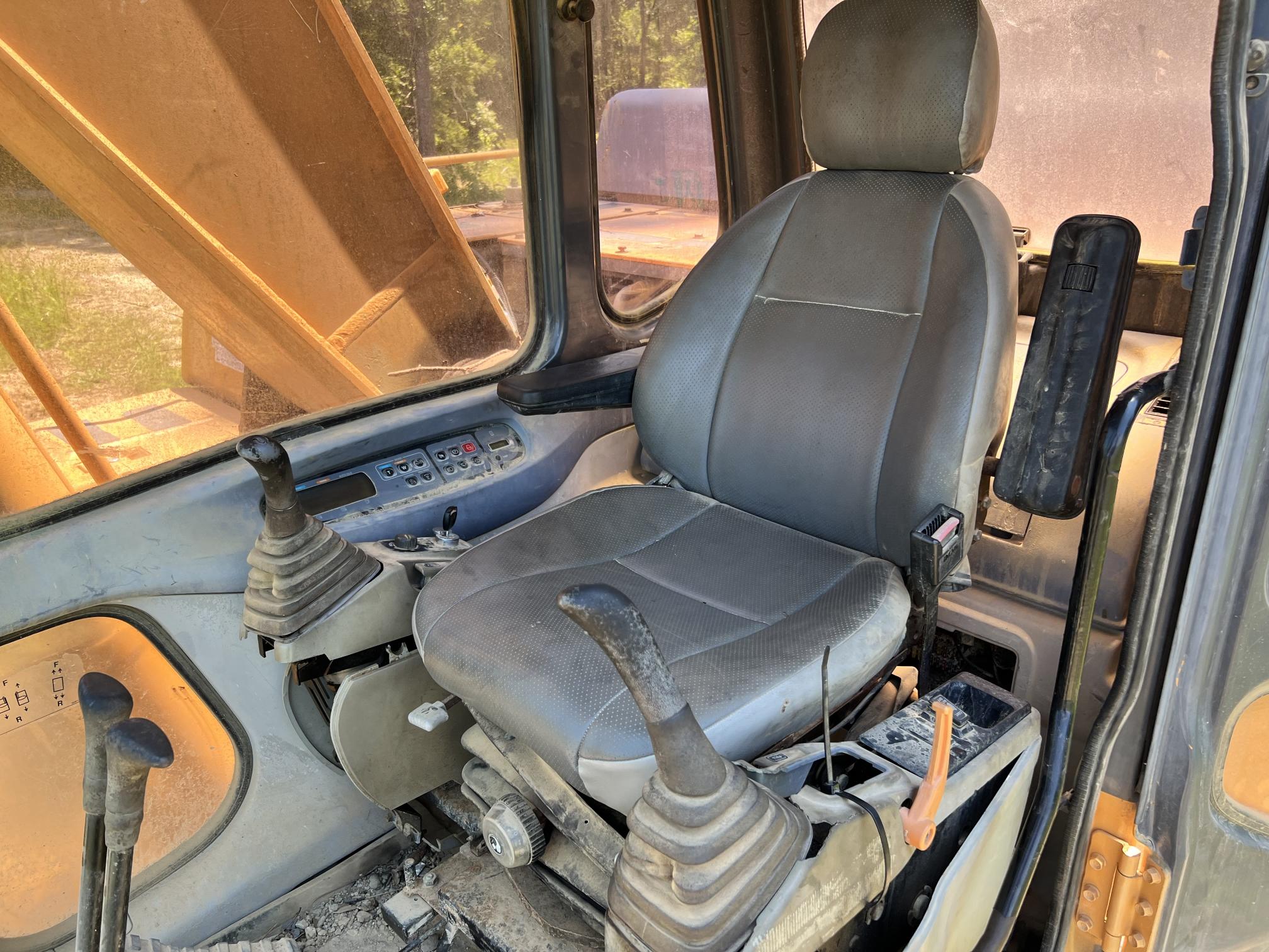 2003 CASE CX240 - Image 25